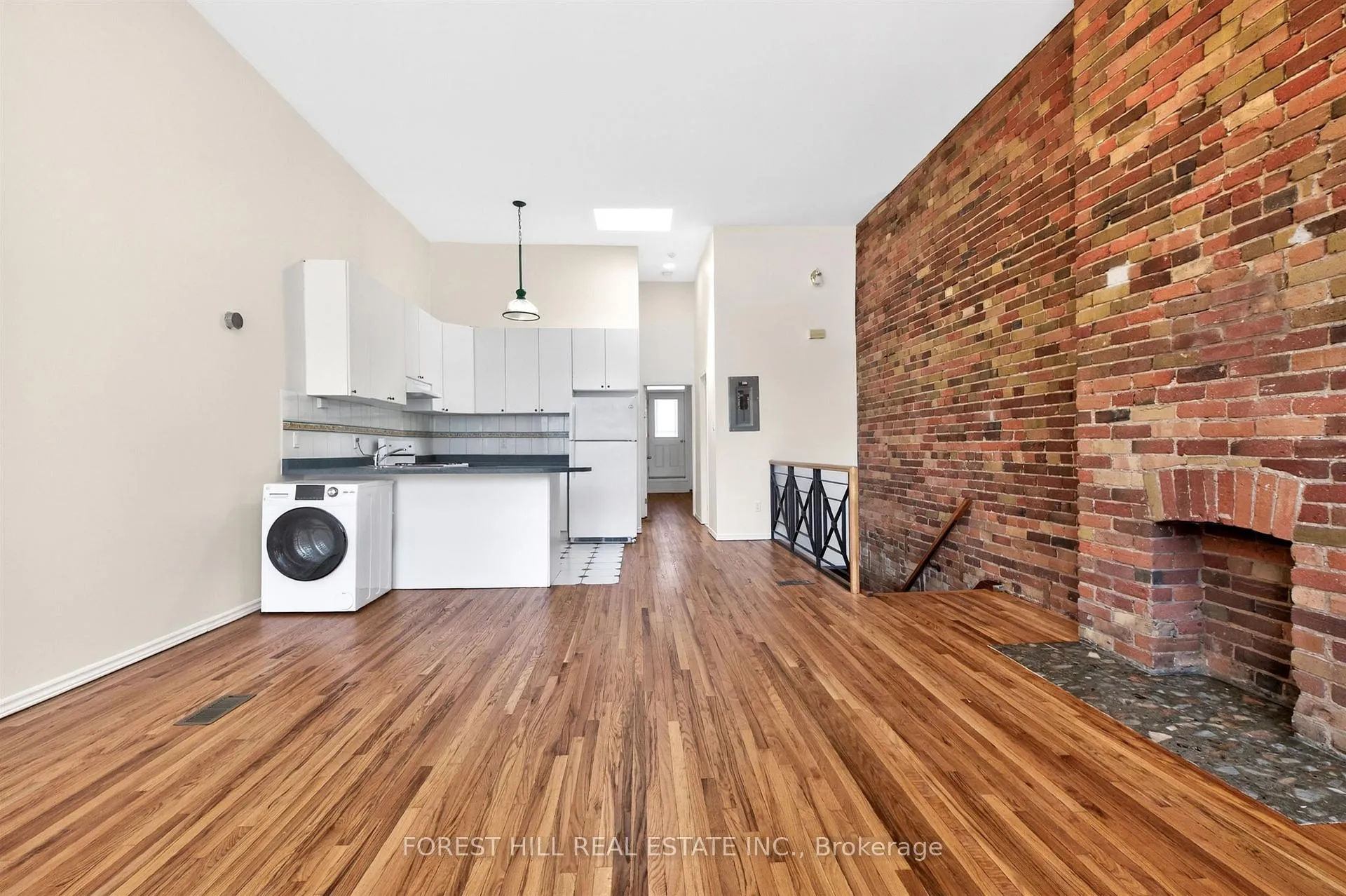 Photo 8 of Unit 3, 492 Queen Street W, Toronto, Kensington-Chinatown — HOMEH