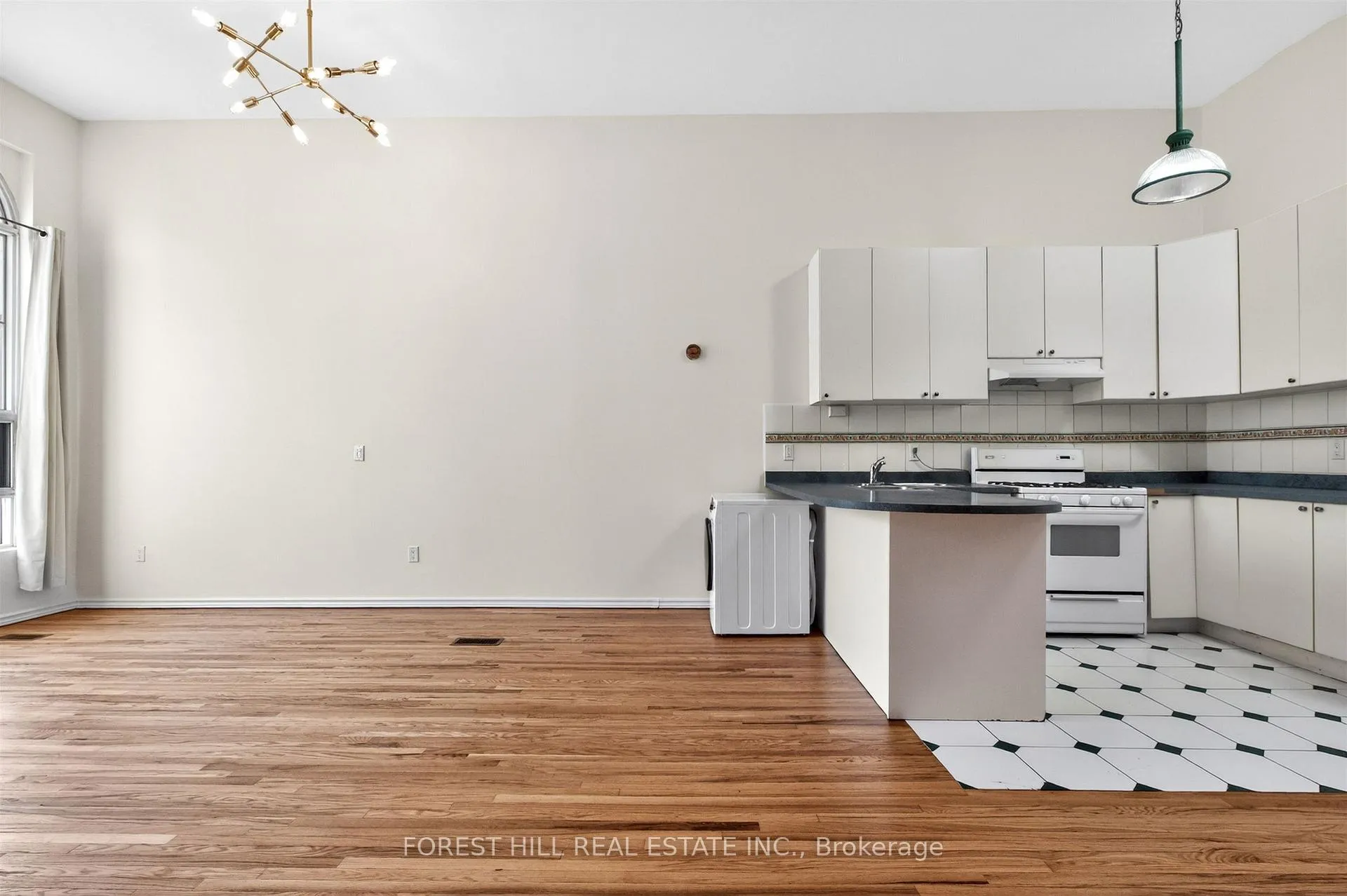 Photo 10 of Unit 3, 492 Queen Street W, Toronto, Kensington-Chinatown — HOMEH