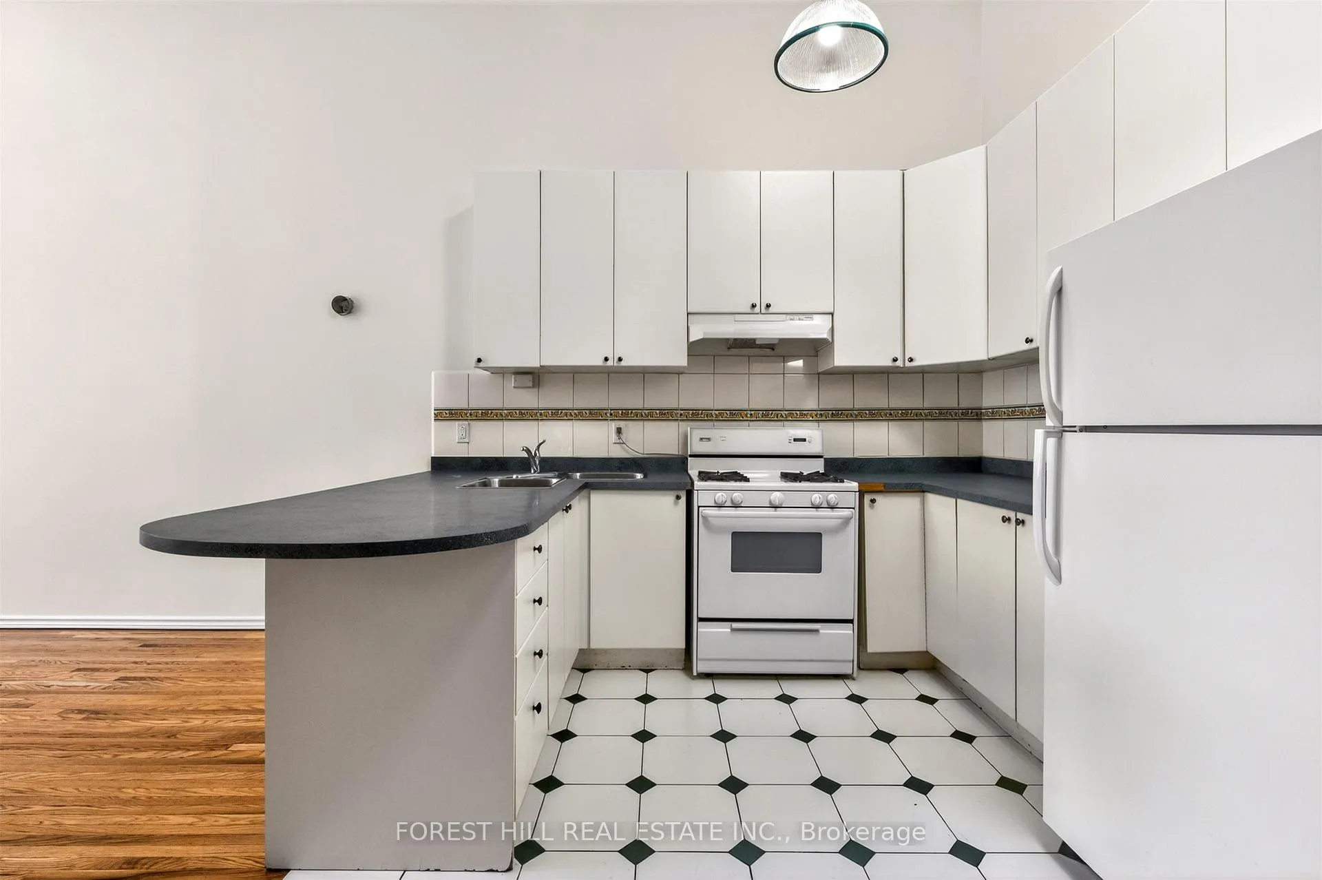 Photo 12 of Unit 3, 492 Queen Street W, Toronto, Kensington-Chinatown — HOMEH