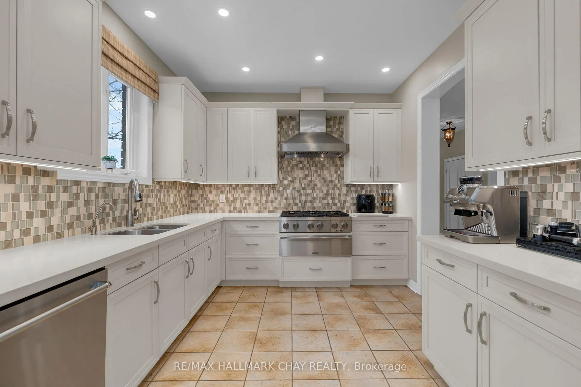 Photo 7 of 6 Oakmont Avenue, Oro-Medonte, Horseshoe Valley — HOMEH
