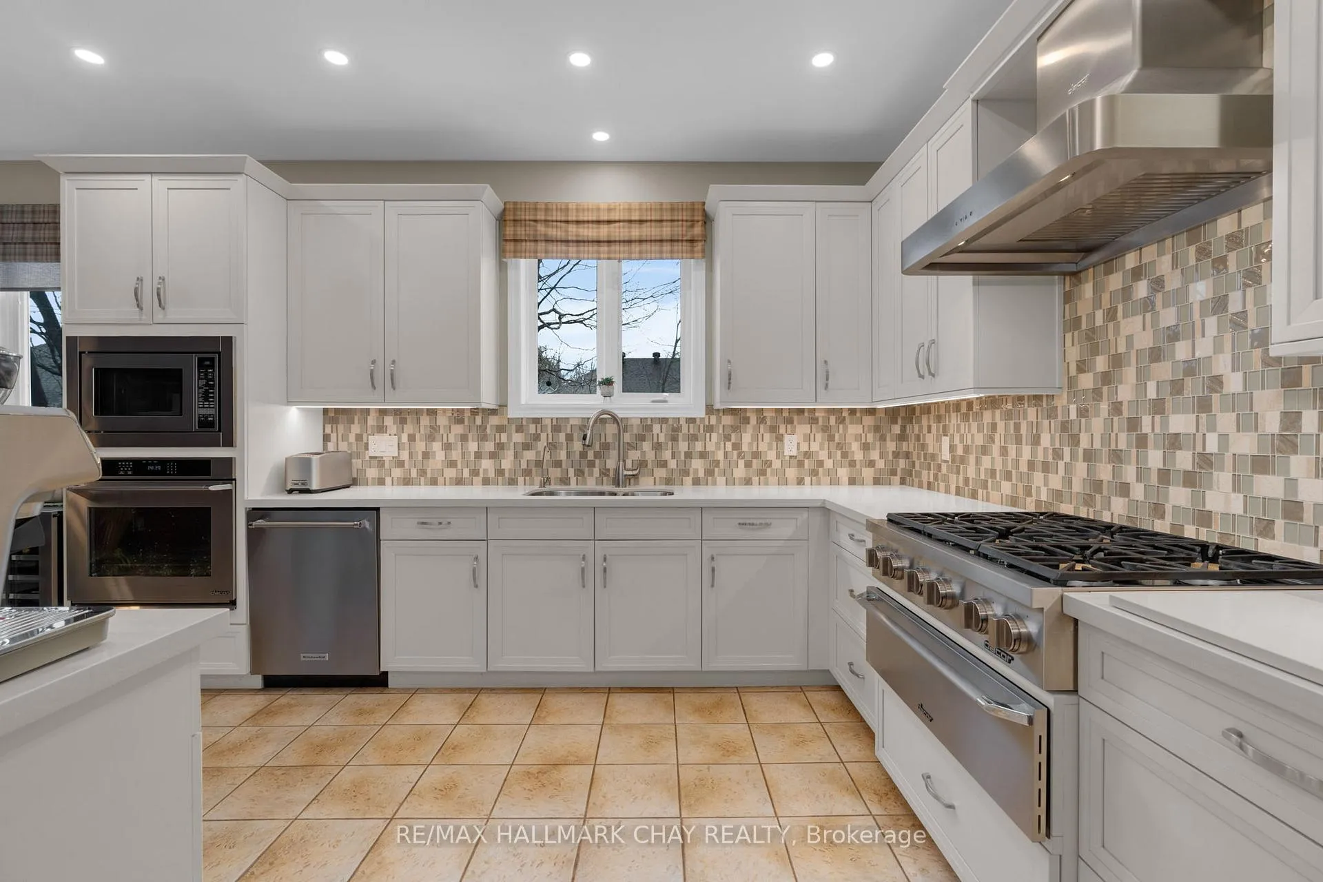Photo 8 of 6 Oakmont Avenue, Oro-Medonte, Horseshoe Valley — HOMEH