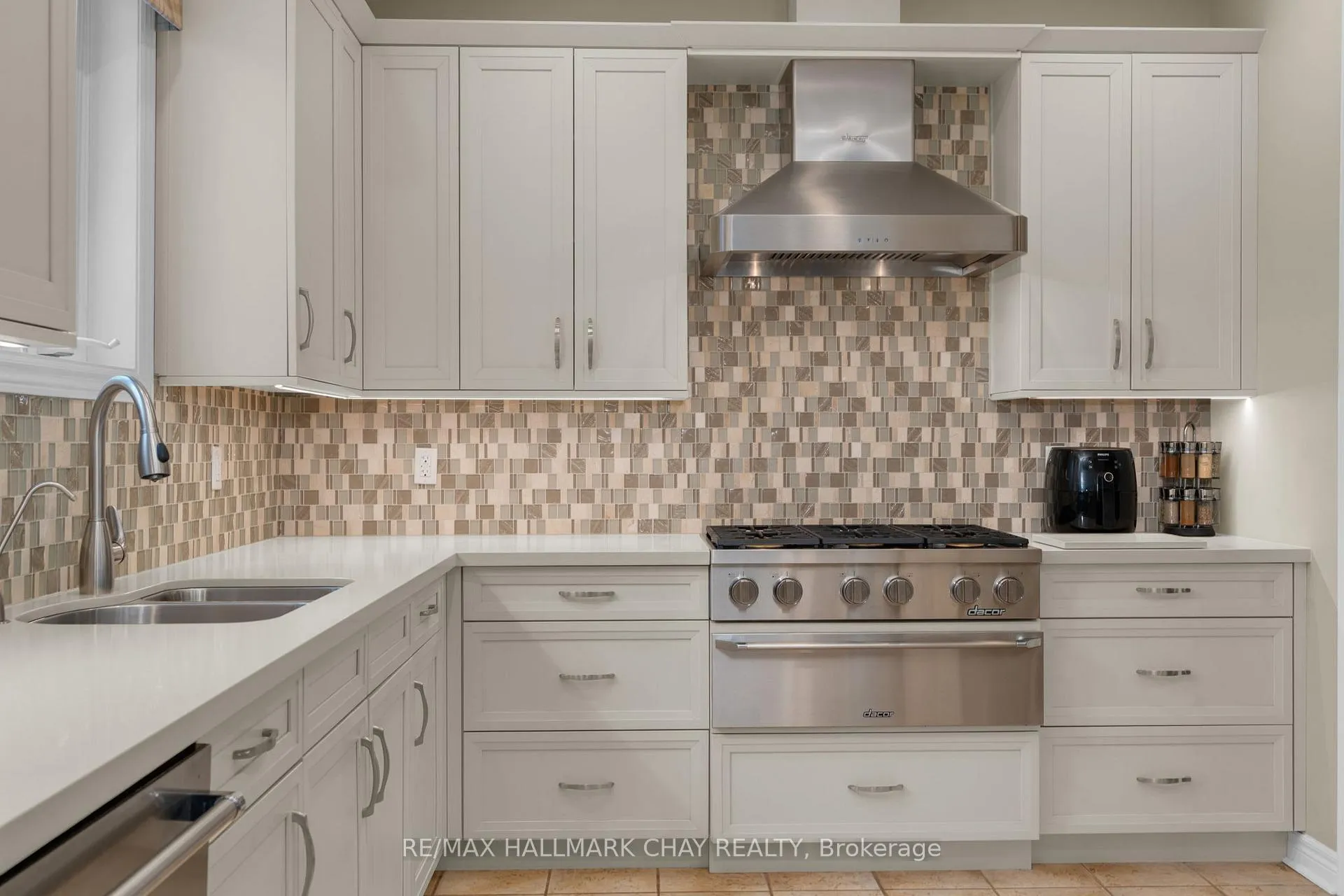 Photo 9 of 6 Oakmont Avenue, Oro-Medonte, Horseshoe Valley — HOMEH