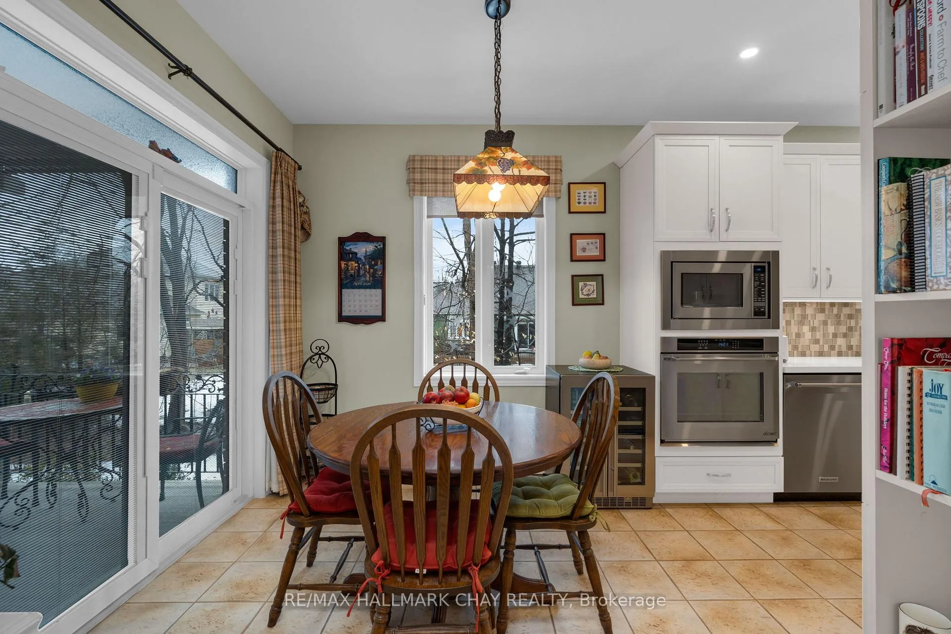Photo 10 of 6 Oakmont Avenue, Oro-Medonte, Horseshoe Valley — HOMEH