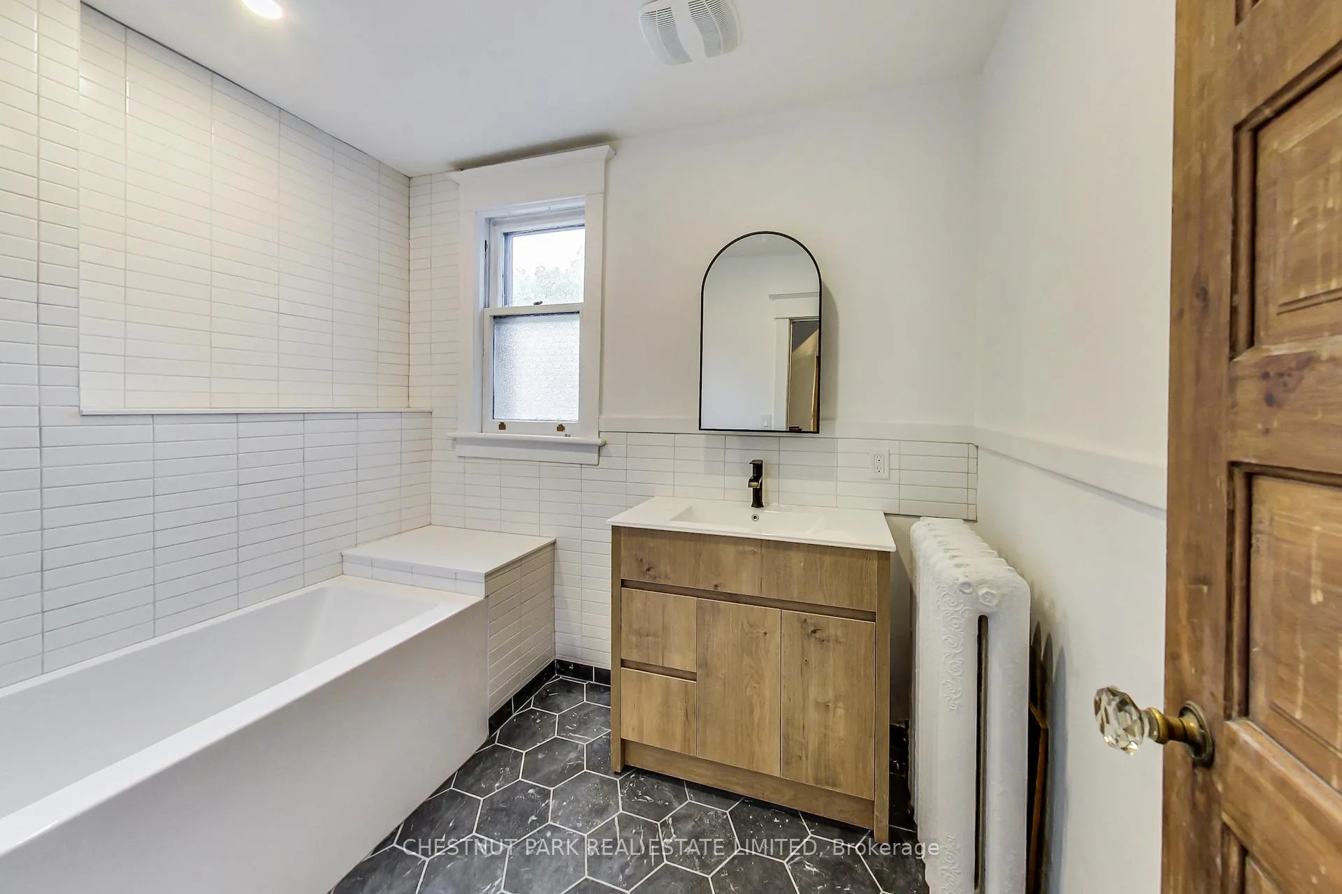 Photo 11 of Unit Upper, 37 Tyndall Avenue, Toronto, South Parkdale — HOMEH
