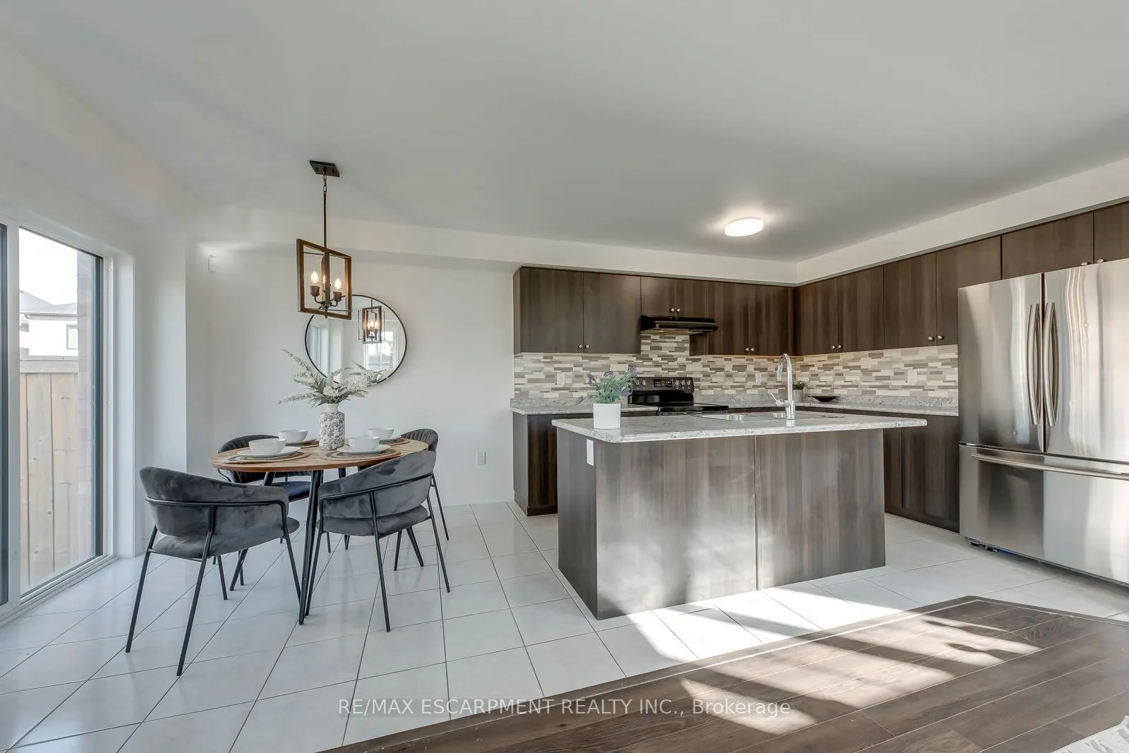Photo 15 of 96 Arnold Marshall Boulevard, Haldimand — HOMEH