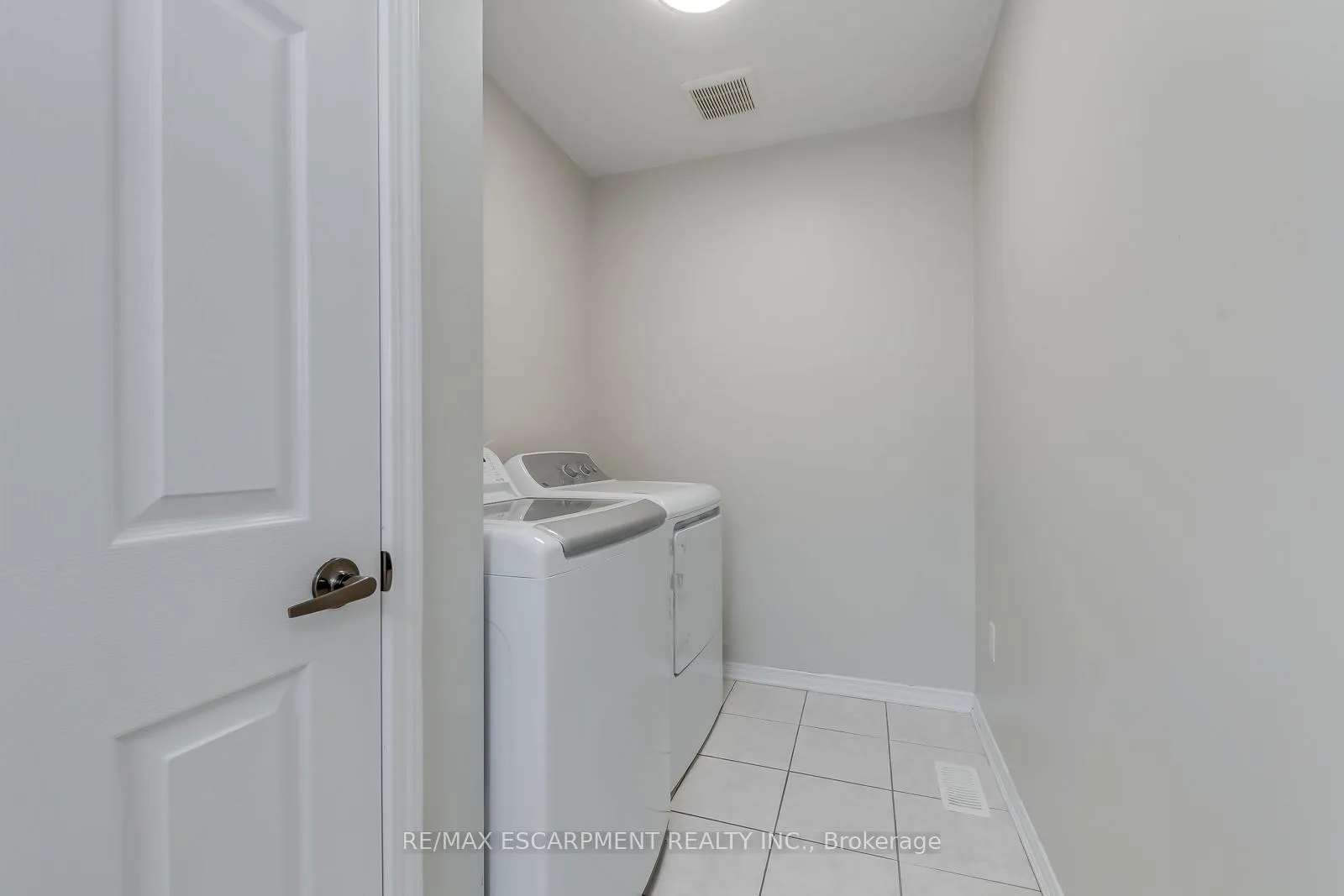 Photo 26 of 96 Arnold Marshall Boulevard, Haldimand — HOMEH