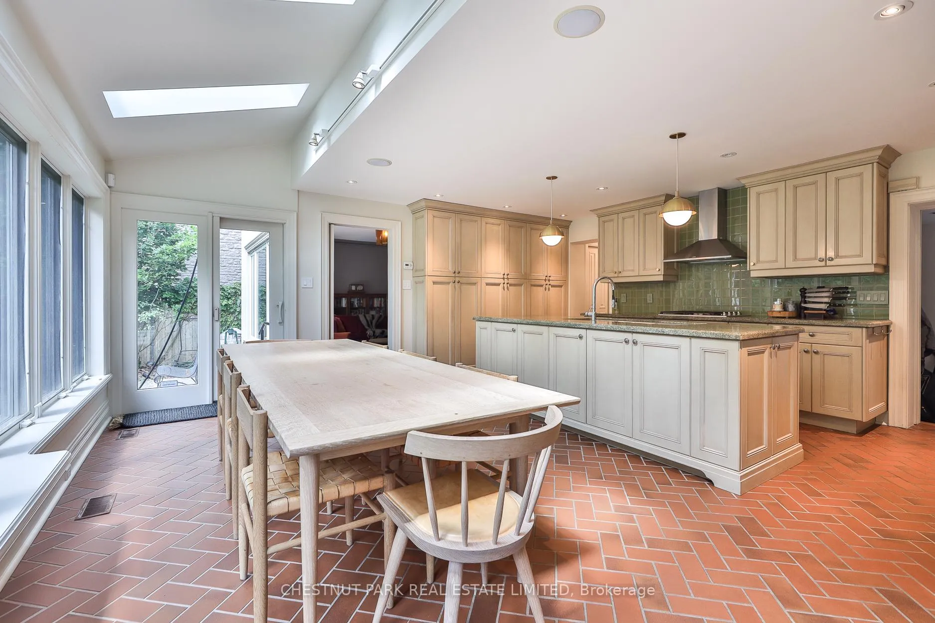 Photo 14 of 21 Douglas Crescent, Toronto, Leaside — HOMEH