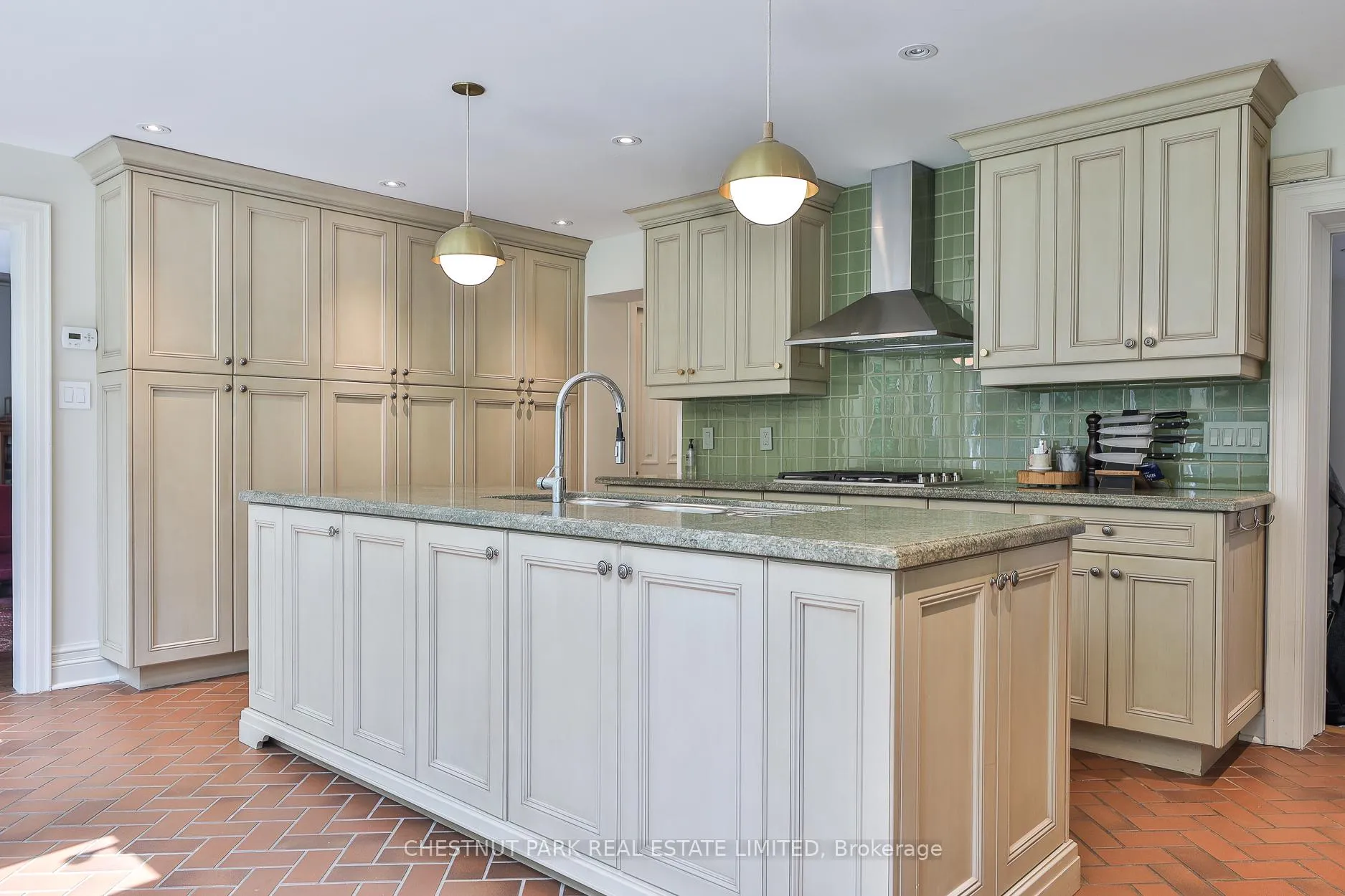 Photo 15 of 21 Douglas Crescent, Toronto, Leaside — HOMEH