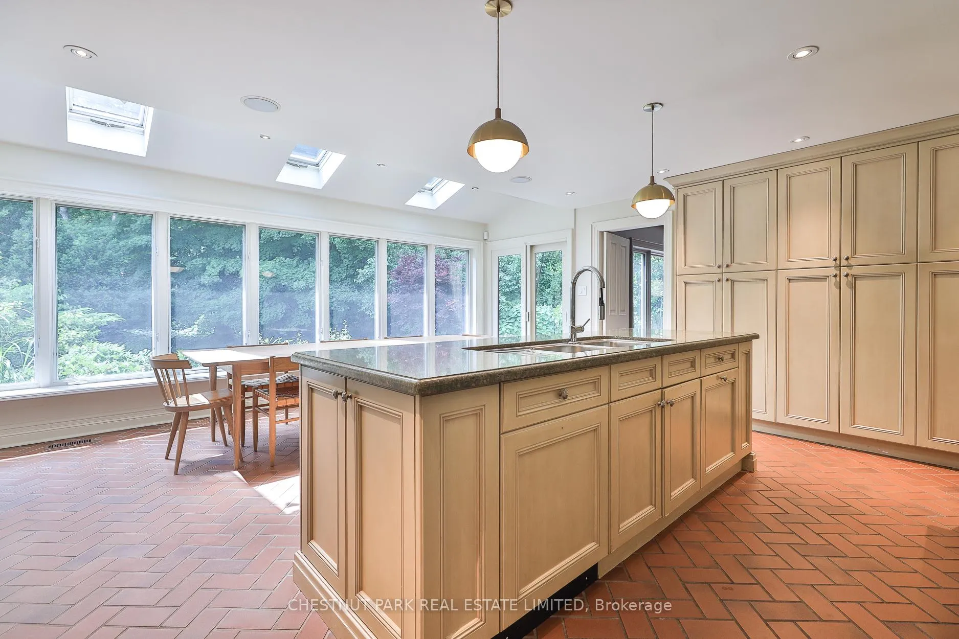 Photo 17 of 21 Douglas Crescent, Toronto, Leaside — HOMEH