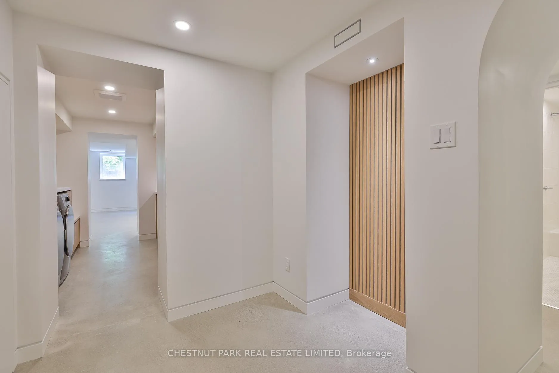 Photo 33 of 21 Douglas Crescent, Toronto, Leaside — HOMEH