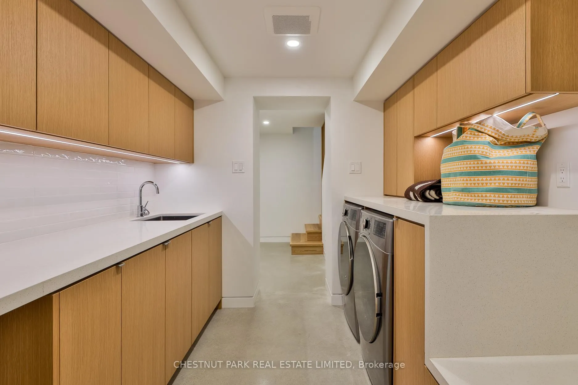 Photo 34 of 21 Douglas Crescent, Toronto, Leaside — HOMEH