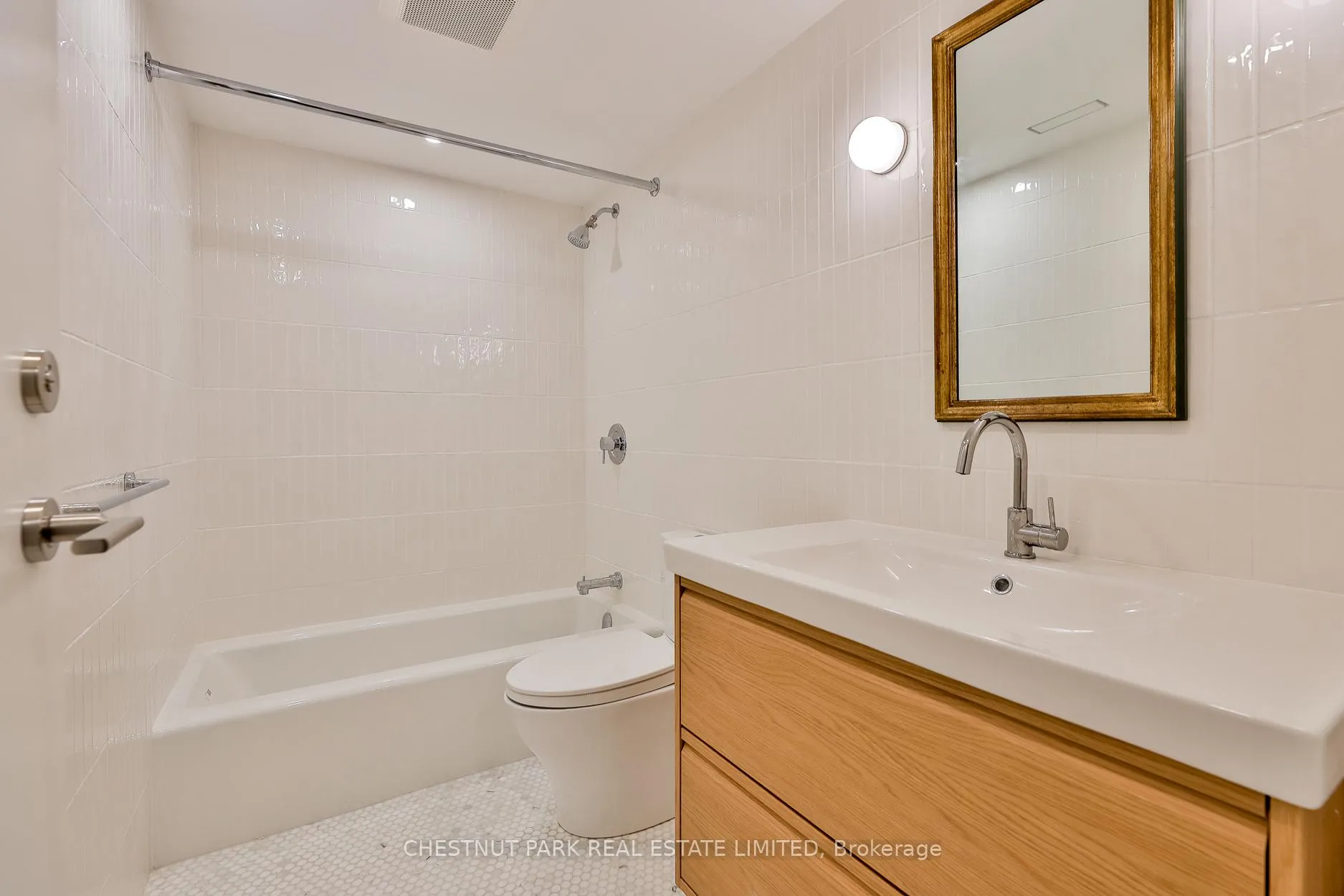 Photo 37 of 21 Douglas Crescent, Toronto, Leaside — HOMEH
