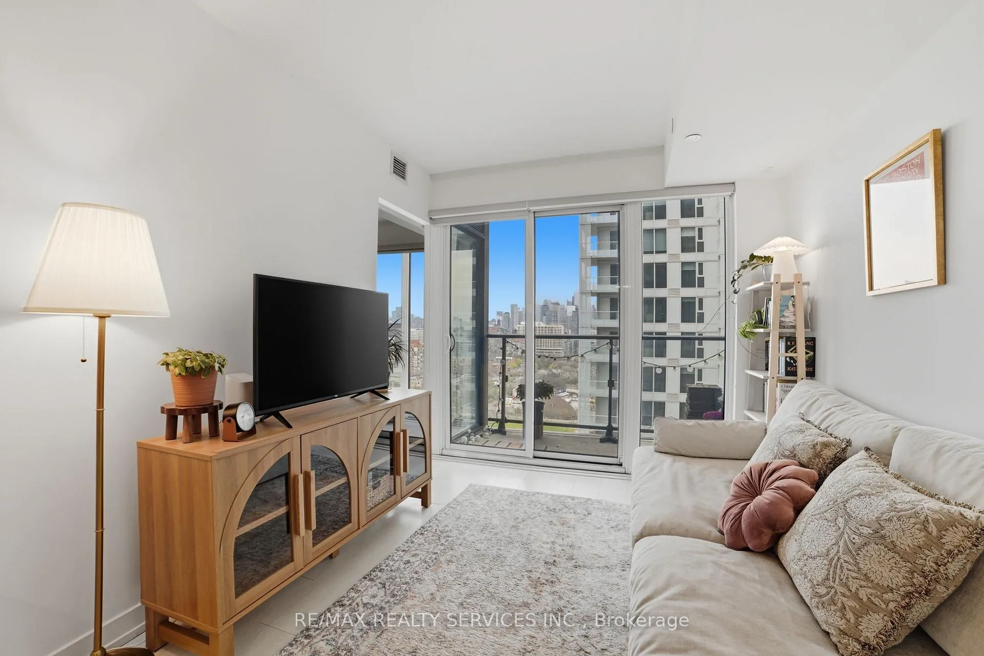 Photo 6 of Unit 2121, 19 Western Battery Road, Toronto, Niagara — HOMEH