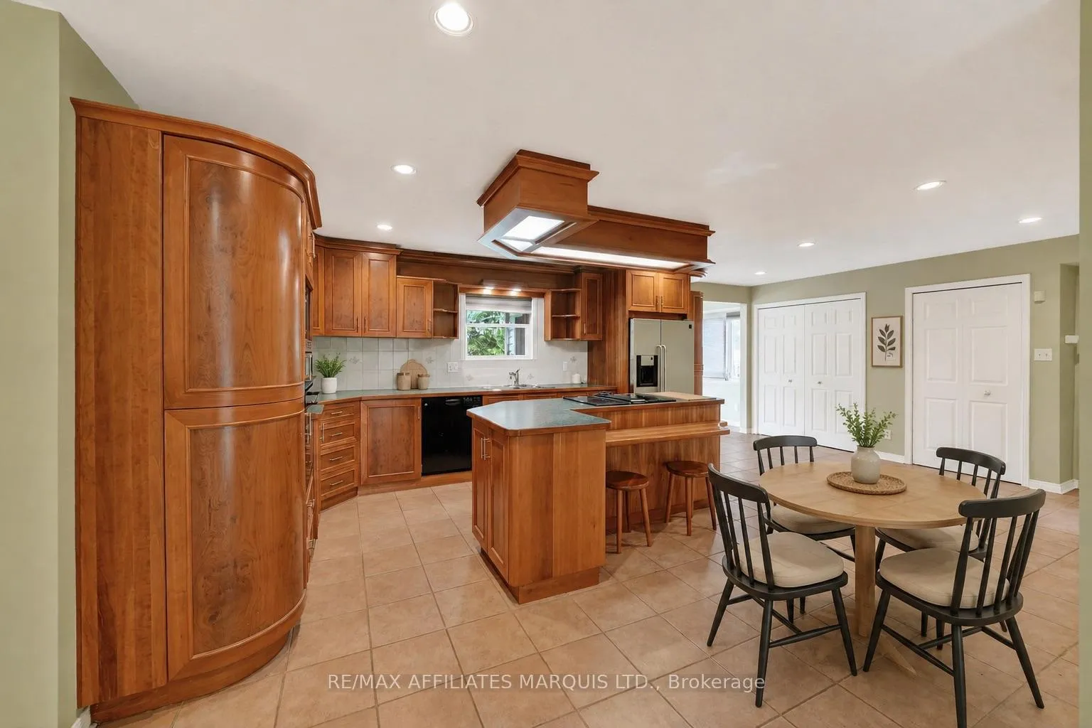 Photo 4 of 315 Eleventh Street E, Cornwall — HOMEH