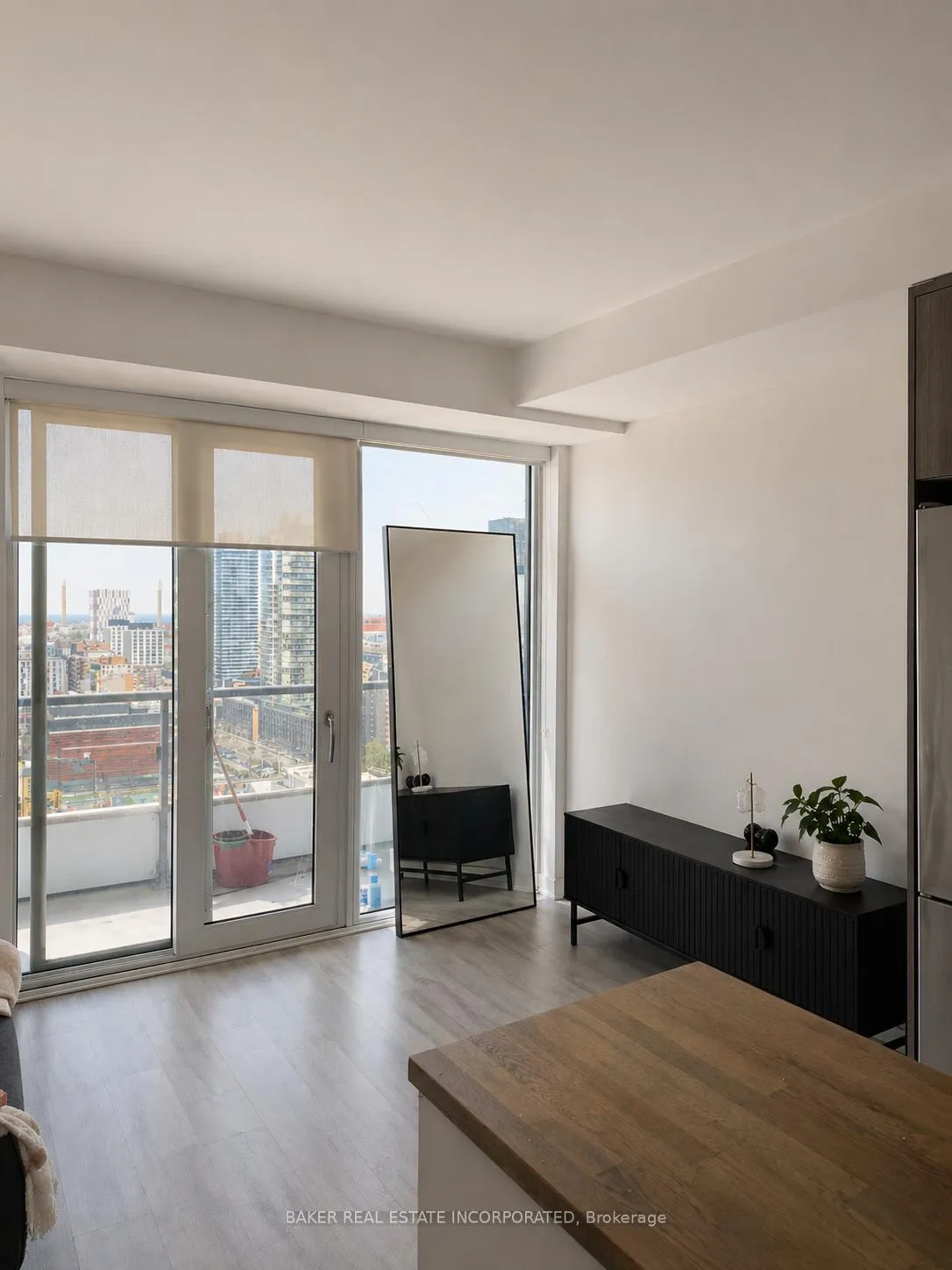 Photo 3 of Unit 2102, 70 Princess Street, Toronto, Moss Park — HOMEH