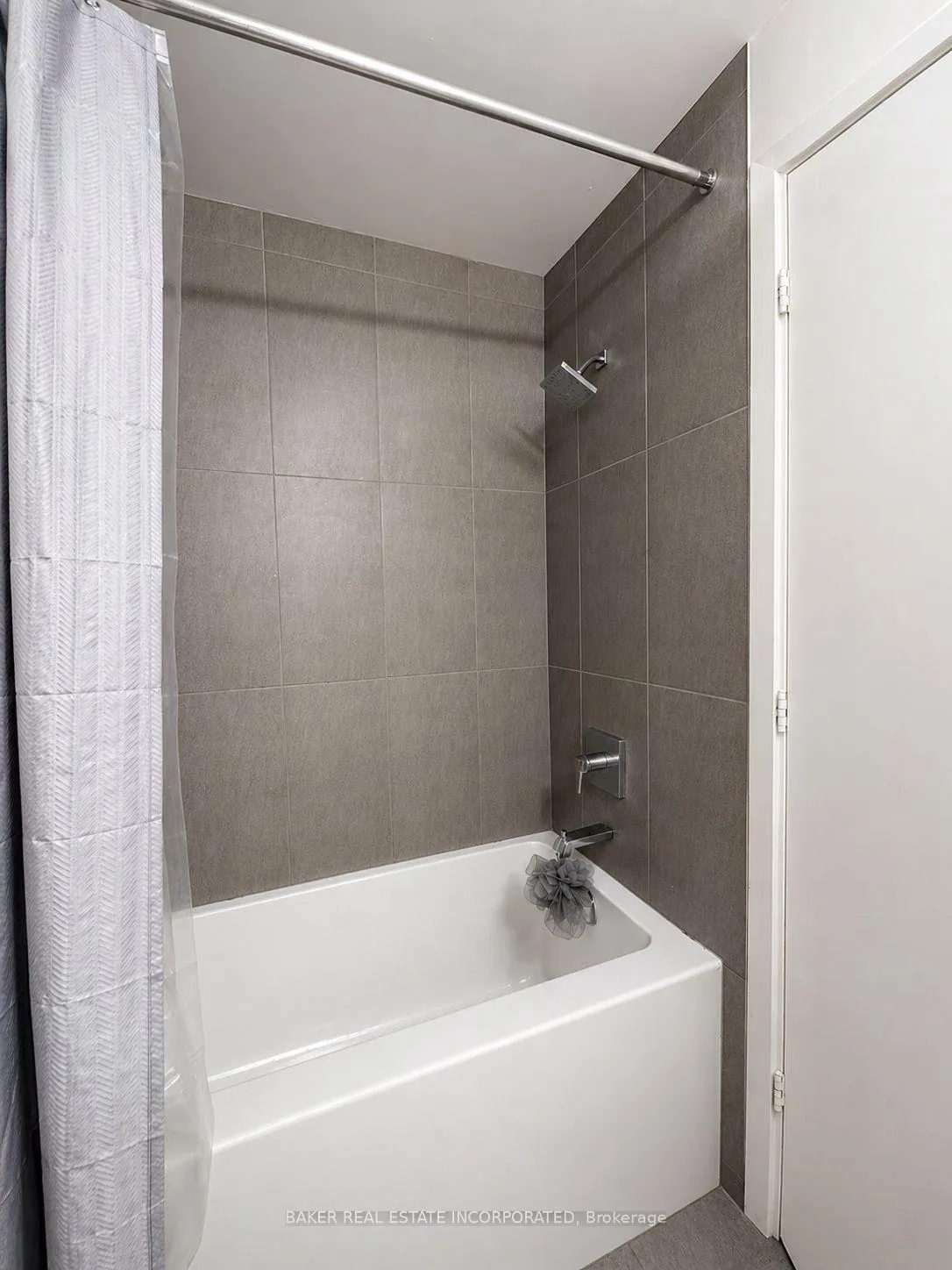 Photo 10 of Unit 2102, 70 Princess Street, Toronto, Moss Park — HOMEH
