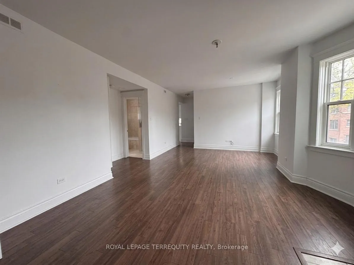 Photo 6 of Unit Unit 2, 8 Webster Avenue, Toronto, The Annex — HOMEH