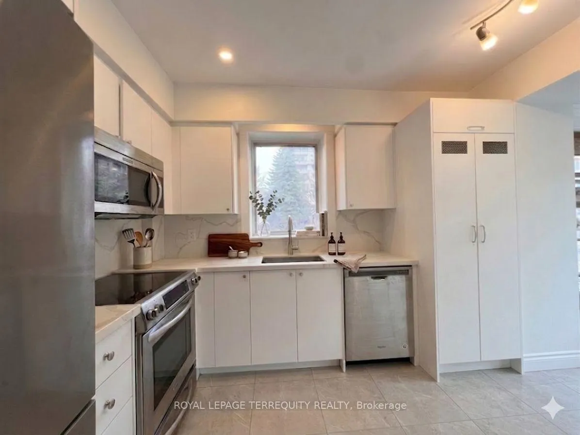 Photo 8 of Unit Unit 2, 8 Webster Avenue, Toronto, The Annex — HOMEH