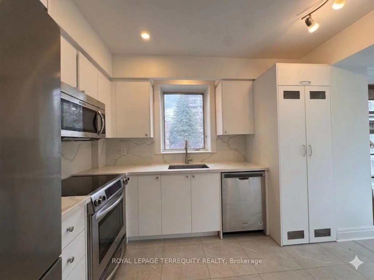 Photo 9 of Unit Unit 2, 8 Webster Avenue, Toronto, The Annex — HOMEH