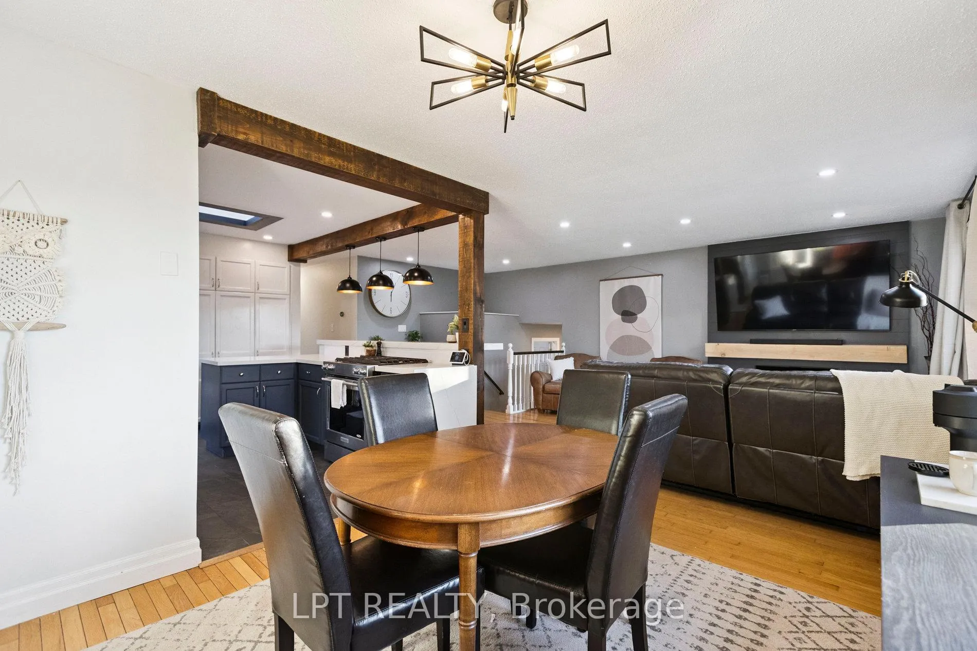 Photo 10 of 7429 Sideroad 20 Side Road, Mapleton, Rural Mapleton — HOMEH