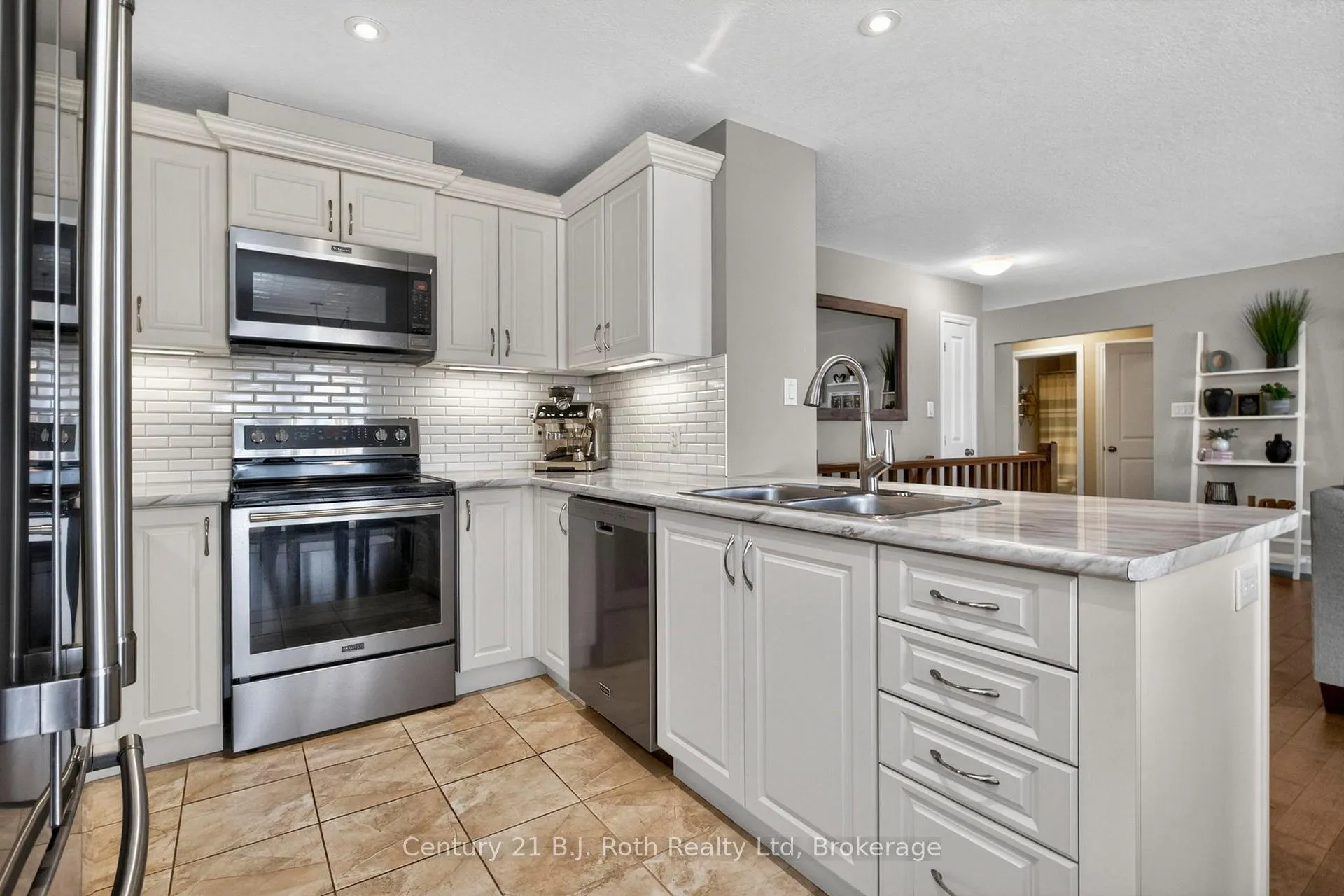Photo 8 of 24 Hunter Avenue, Tay, Victoria Harbour — HOMEH