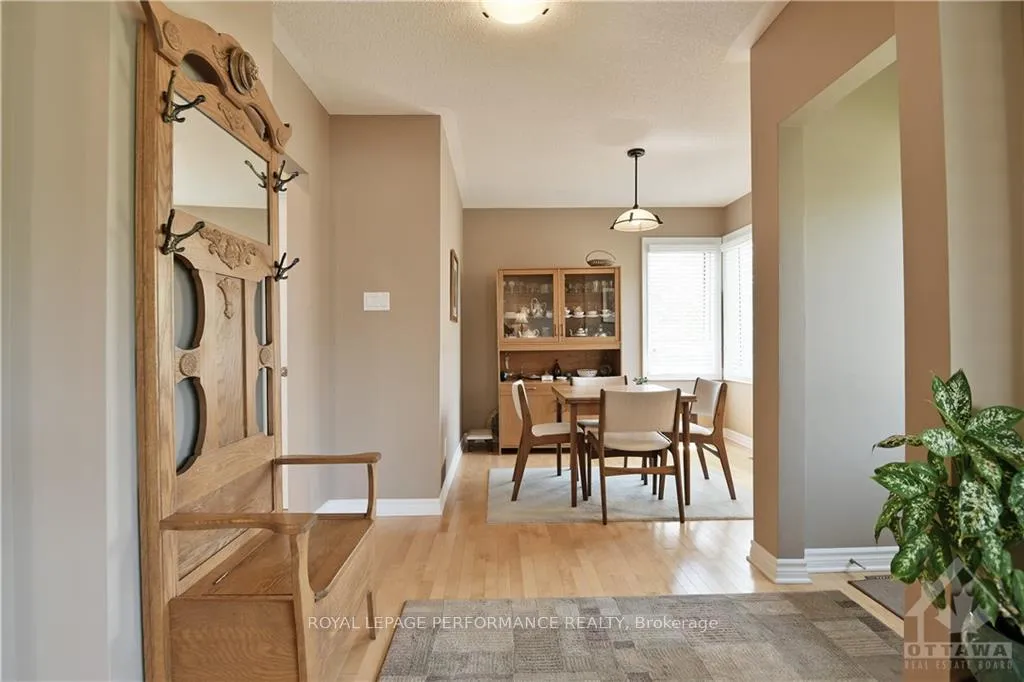 Photo 6 of 1707 Edge Hill Place, Ottawa, Ridgemont — HOMEH