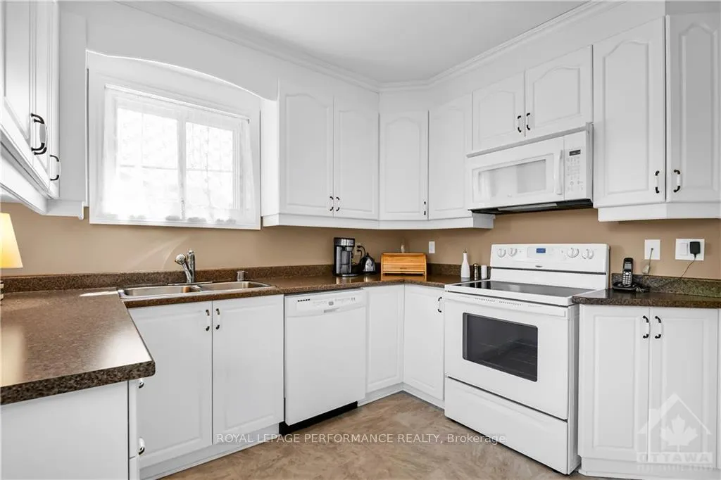 Photo 8 of 1707 Edge Hill Place, Ottawa, Ridgemont — HOMEH