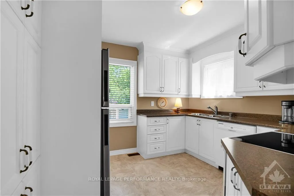 Photo 9 of 1707 Edge Hill Place, Ottawa, Ridgemont — HOMEH