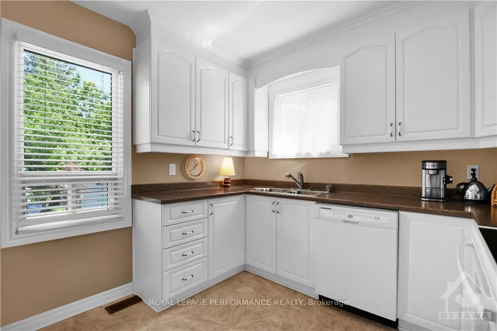 Photo 10 of 1707 Edge Hill Place, Ottawa, Ridgemont — HOMEH