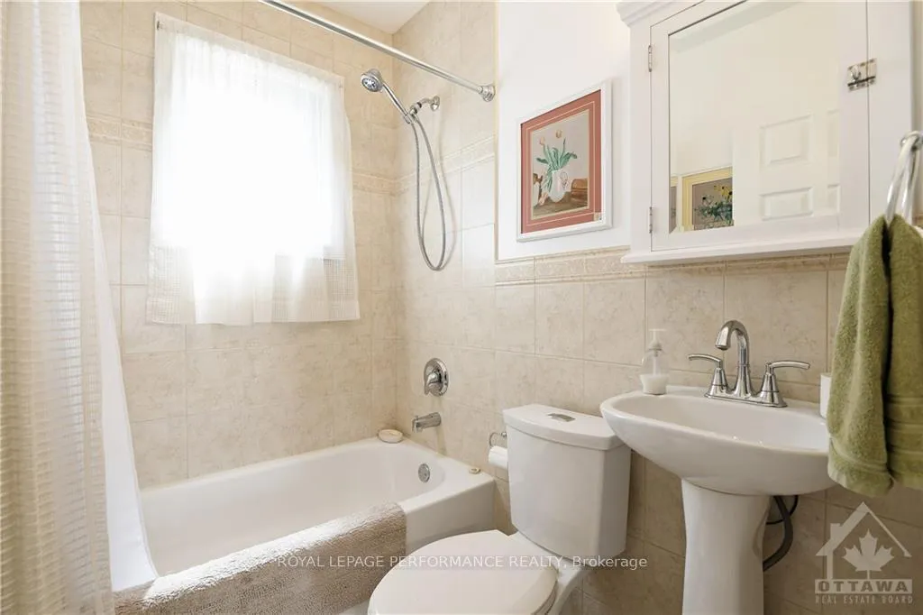 Photo 12 of 1707 Edge Hill Place, Ottawa, Ridgemont — HOMEH