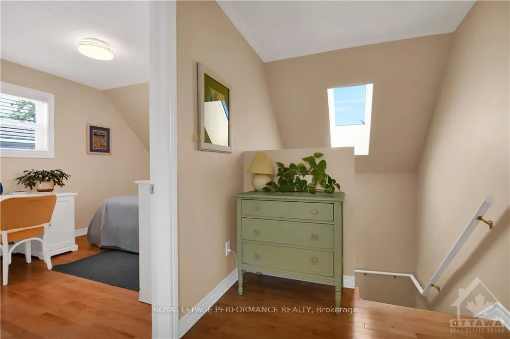 Photo 13 of 1707 Edge Hill Place, Ottawa, Ridgemont — HOMEH
