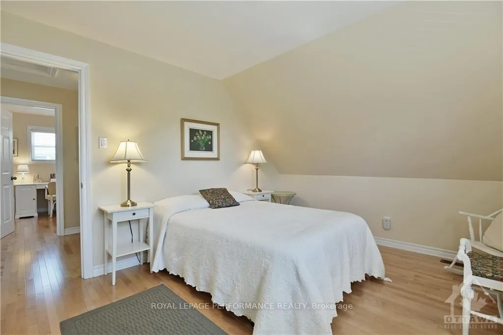 Photo 14 of 1707 Edge Hill Place, Ottawa, Ridgemont — HOMEH