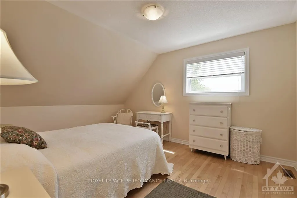 Photo 15 of 1707 Edge Hill Place, Ottawa, Ridgemont — HOMEH