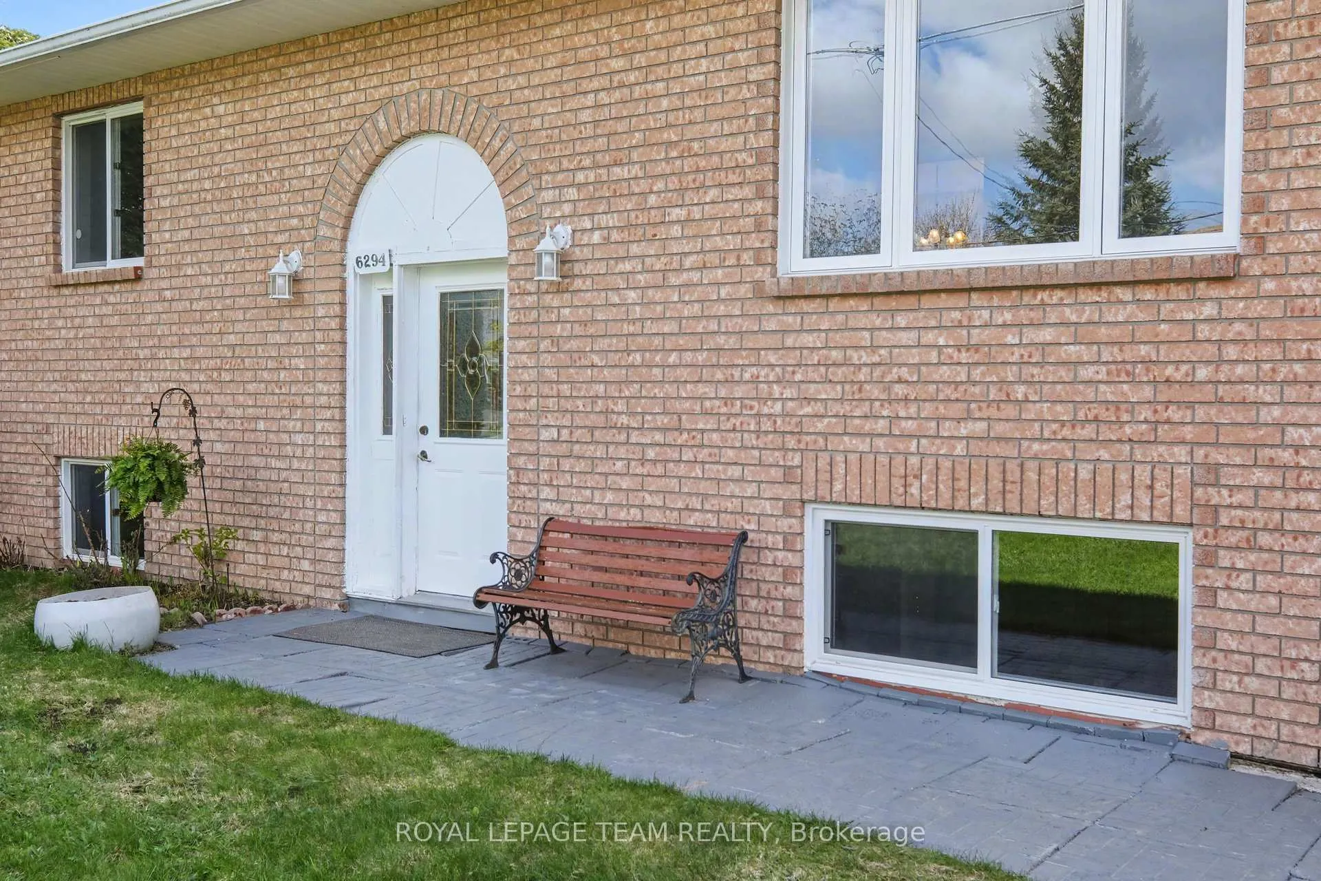 Photo 3 of 6294 Ottawa Street, Ottawa, Richmond — HOMEH