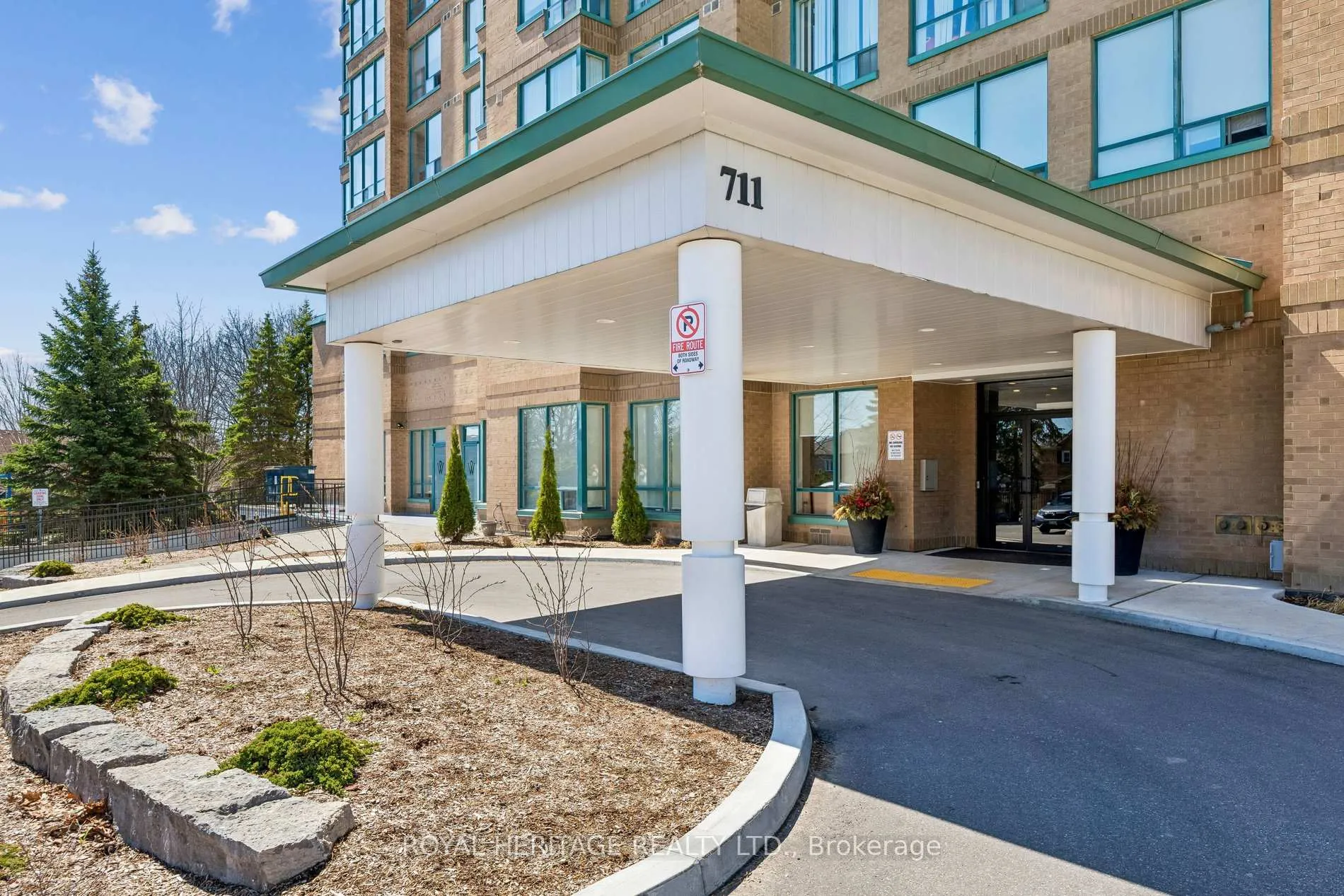 Photo 2 of Unit 1209, 711 Rossland Road E, Whitby, Pringle Creek — HOMEH