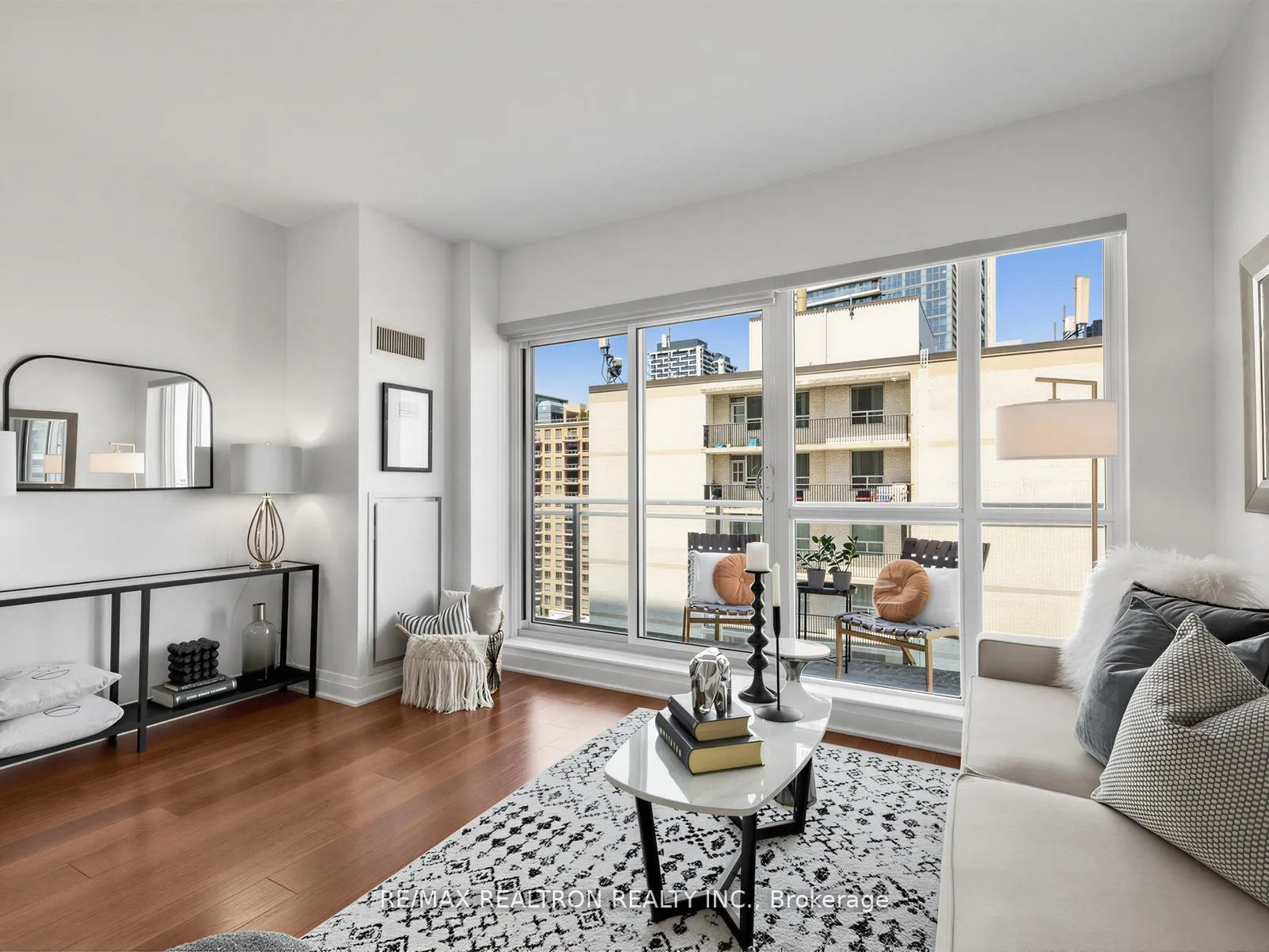 Photo 3 of Unit 1101, 83 Redpath Avenue, Toronto, Mount Pleasant West — HOMEH