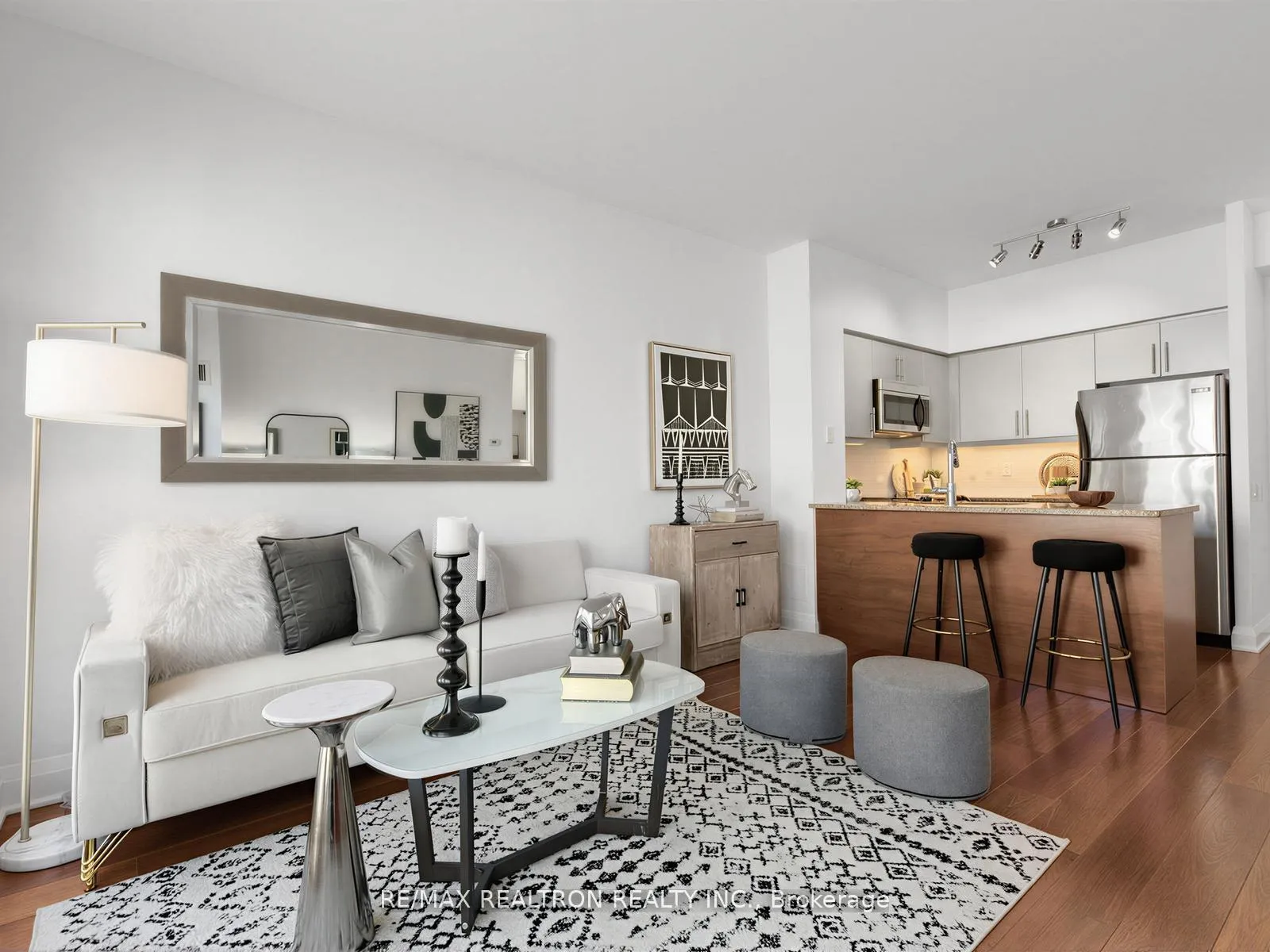 Photo 5 of Unit 1101, 83 Redpath Avenue, Toronto, Mount Pleasant West — HOMEH
