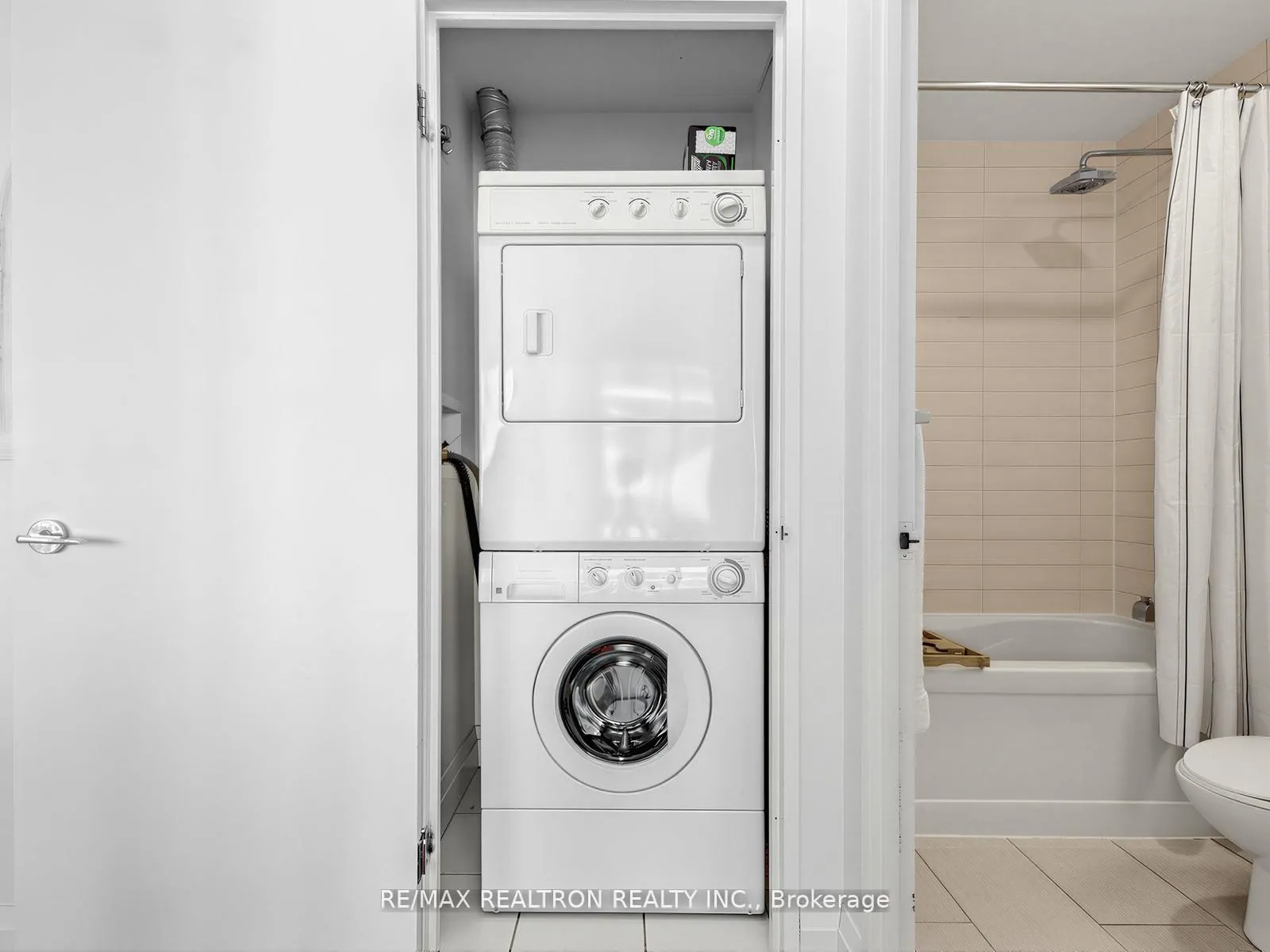 Photo 6 of Unit 1101, 83 Redpath Avenue, Toronto, Mount Pleasant West — HOMEH