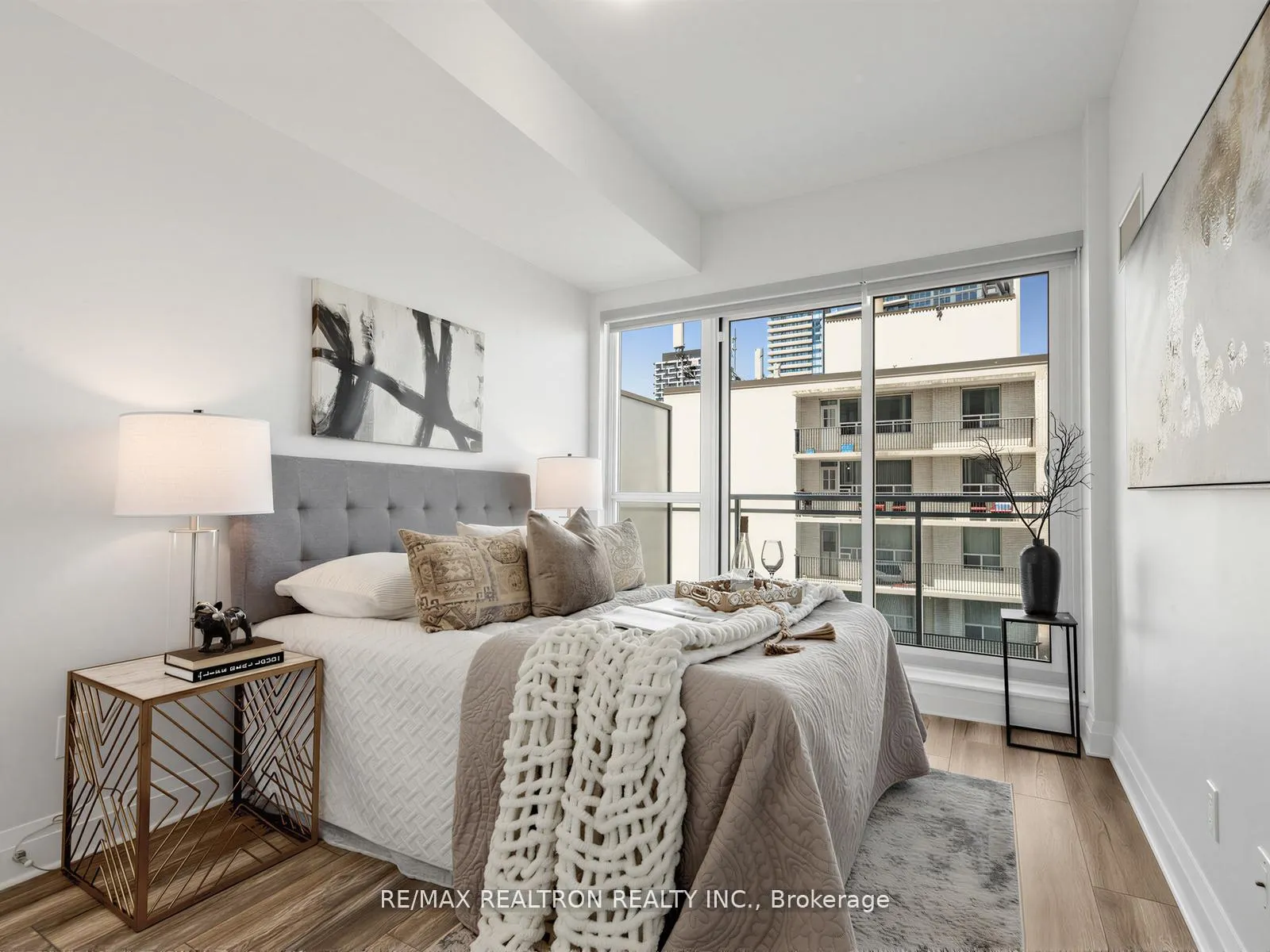 Photo 7 of Unit 1101, 83 Redpath Avenue, Toronto, Mount Pleasant West — HOMEH