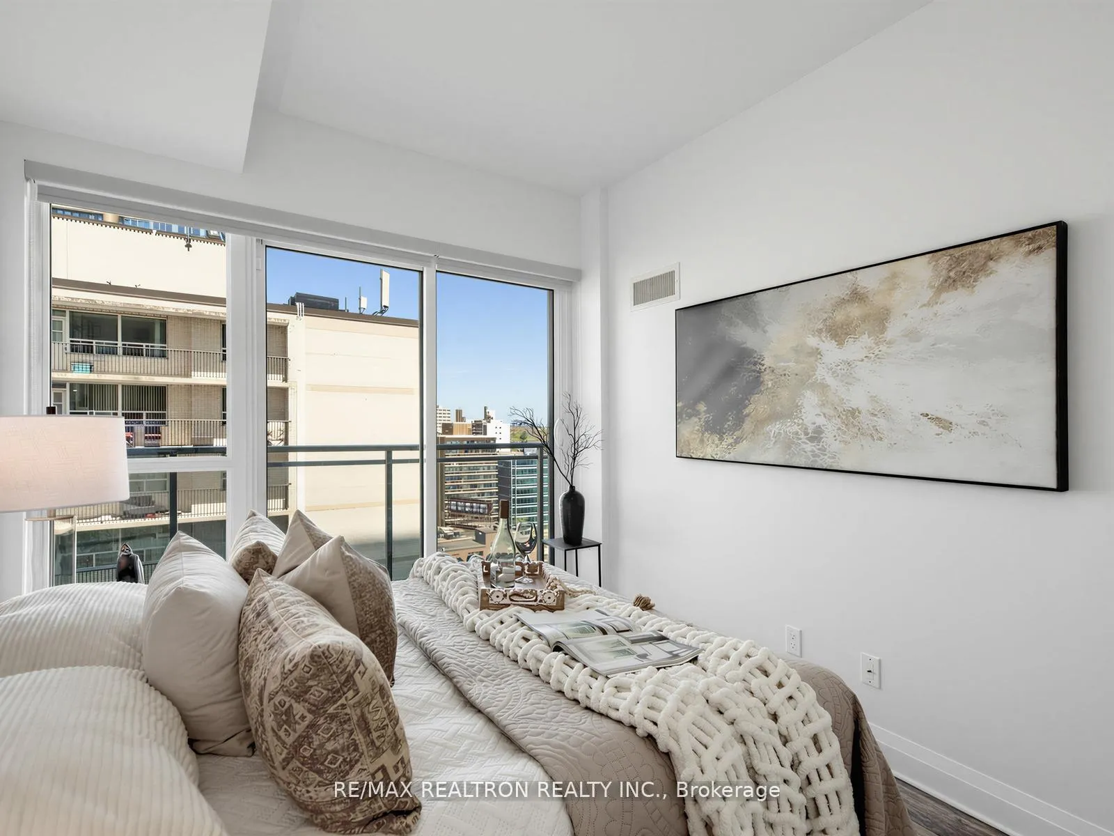 Photo 8 of Unit 1101, 83 Redpath Avenue, Toronto, Mount Pleasant West — HOMEH