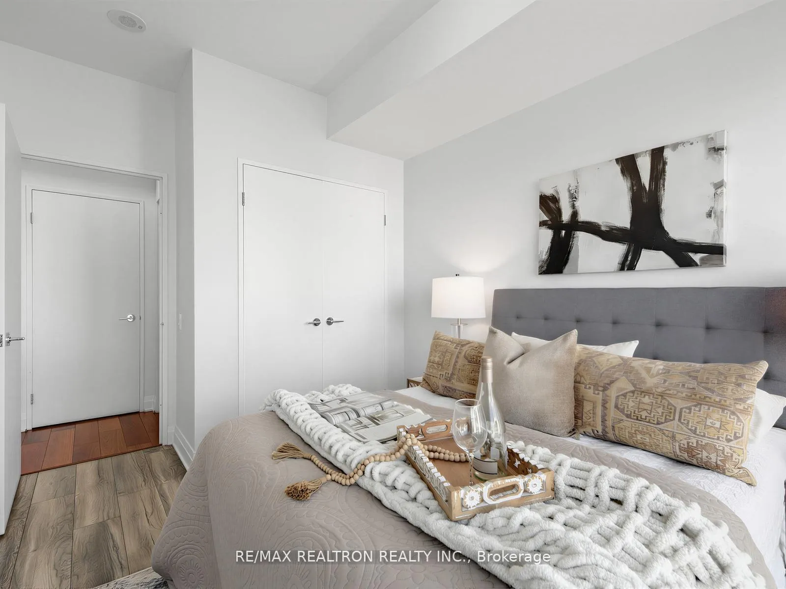 Photo 9 of Unit 1101, 83 Redpath Avenue, Toronto, Mount Pleasant West — HOMEH