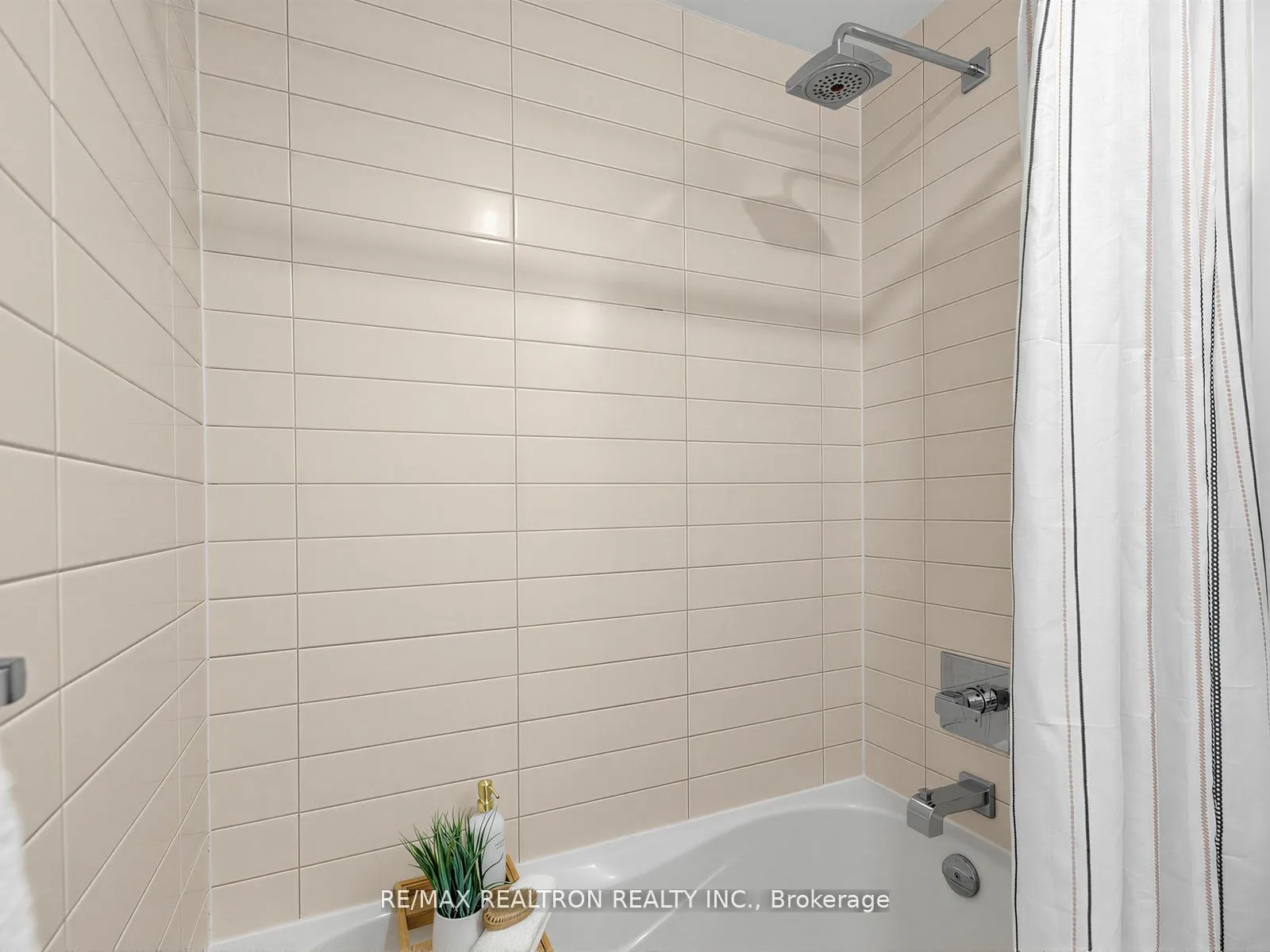 Photo 12 of Unit 1101, 83 Redpath Avenue, Toronto, Mount Pleasant West — HOMEH