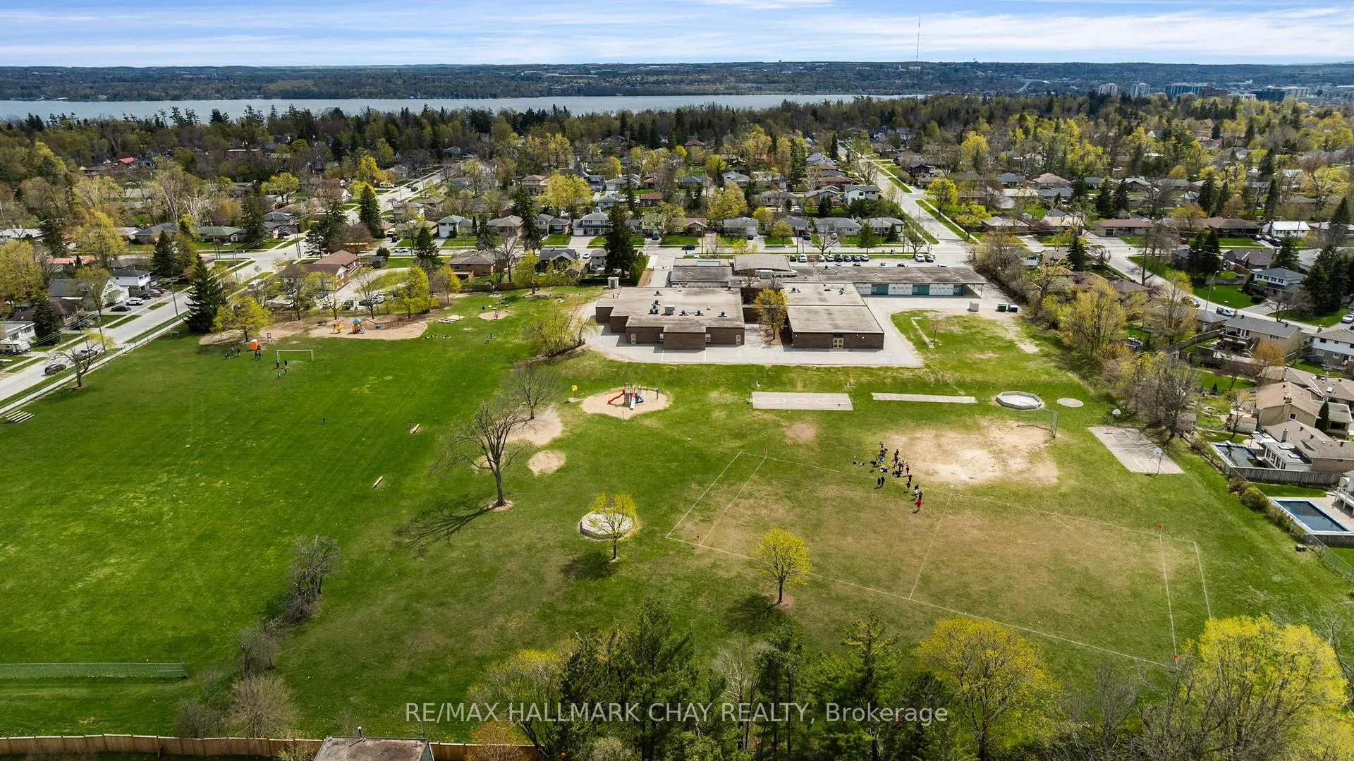 Photo 38 of 33 Davies Crescent, Barrie, Grove East — HOMEH