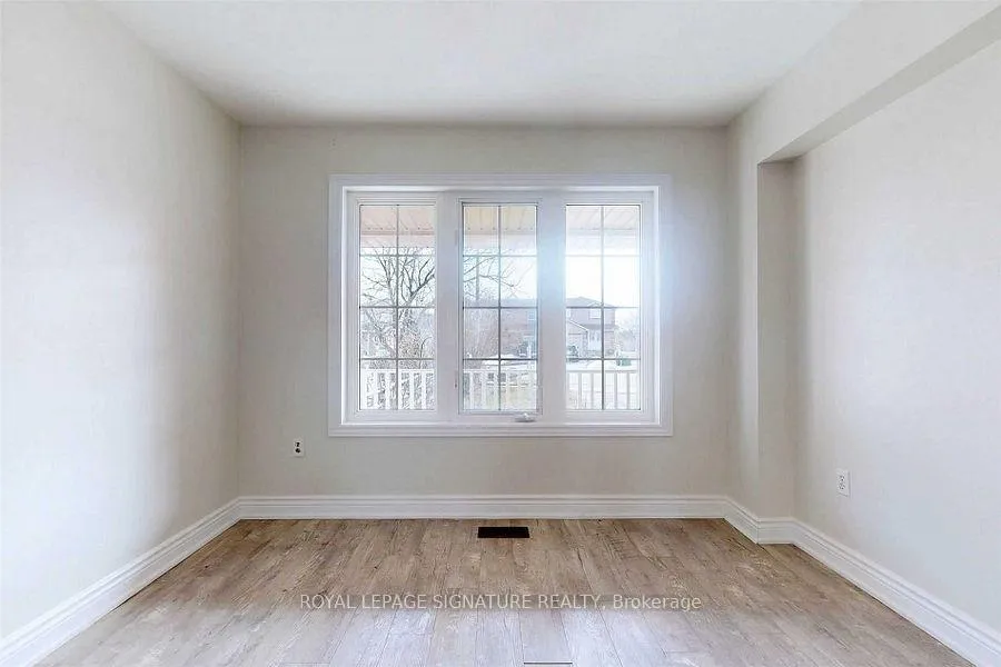 Photo 4 of 9 Sydenham Wells, Barrie, 400 East — HOMEH