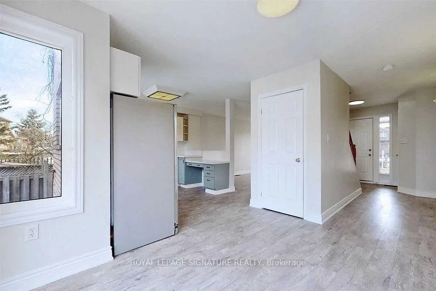 Photo 12 of 9 Sydenham Wells, Barrie, 400 East — HOMEH