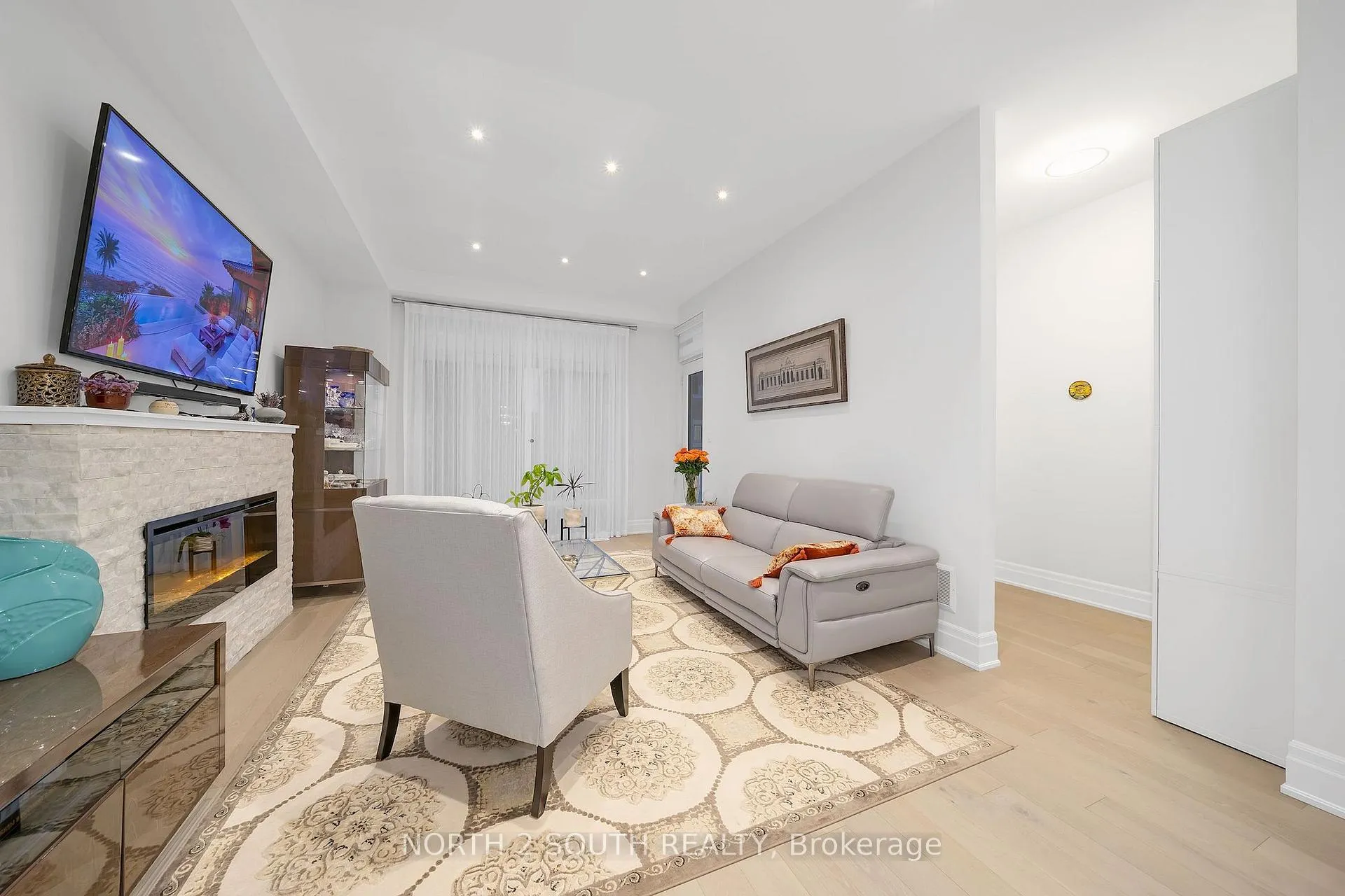 Photo 17 of 25 Aylin Crescent, Vaughan, Patterson — HOMEH