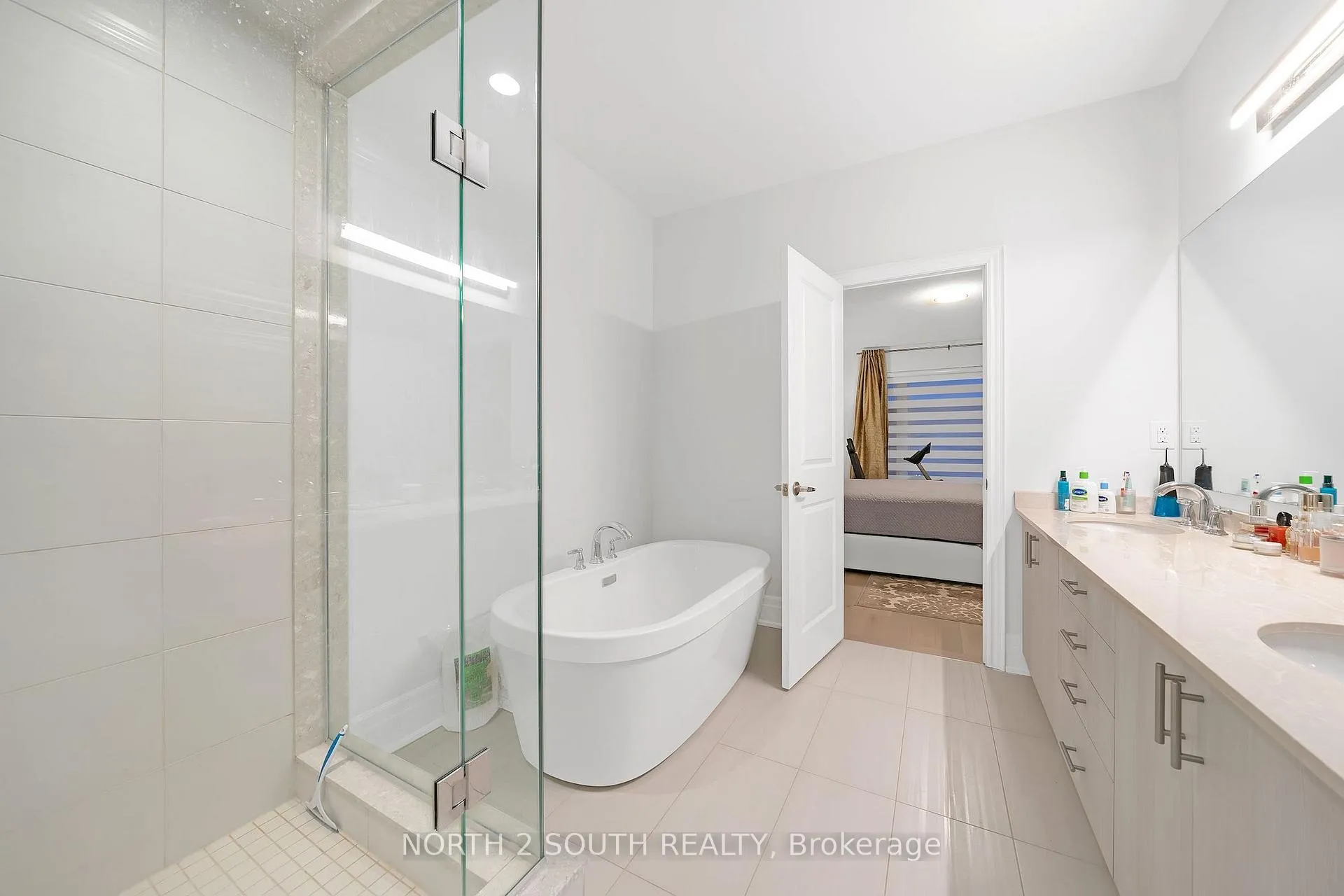 Photo 33 of 25 Aylin Crescent, Vaughan, Patterson — HOMEH