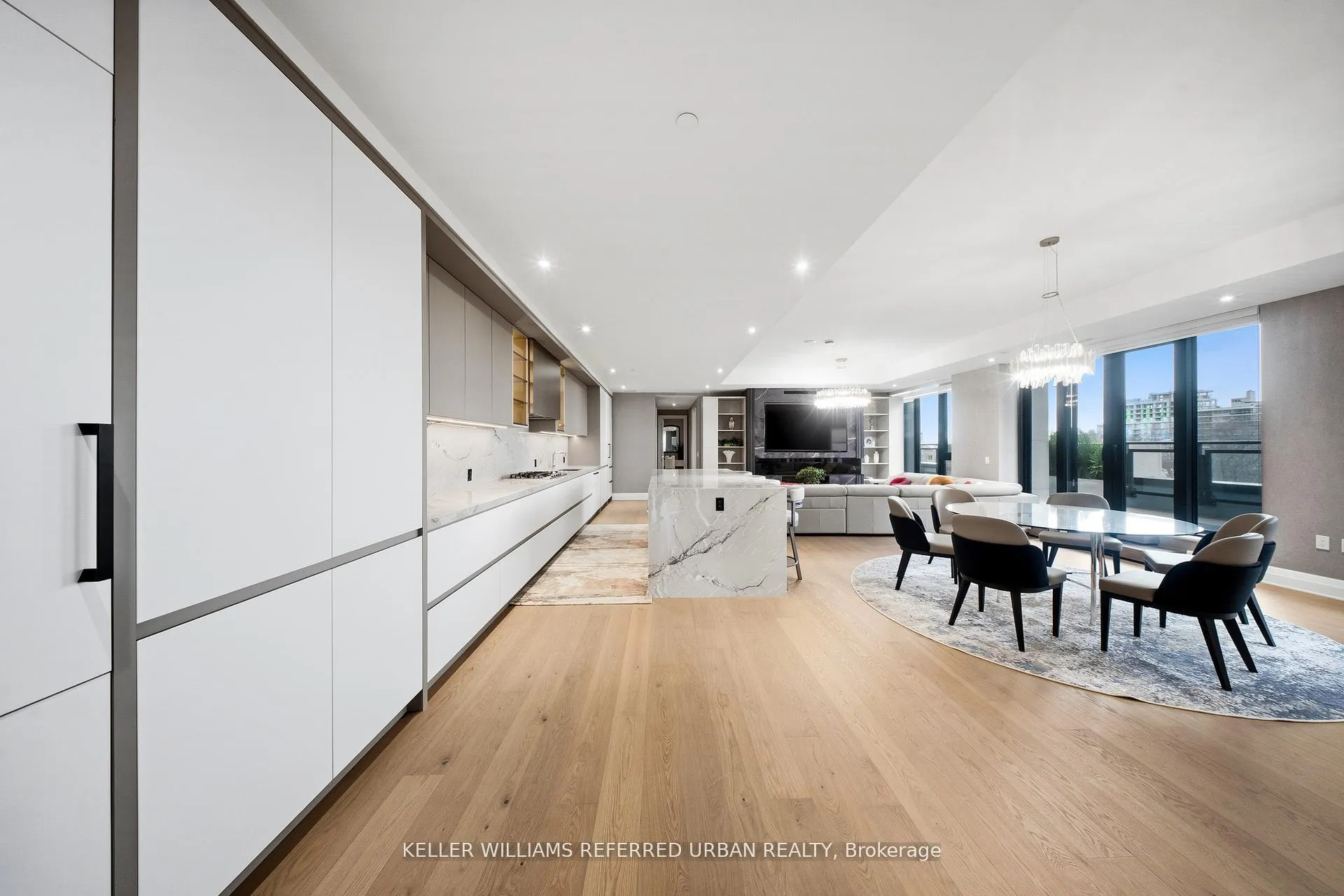 Photo 6 of Unit 607, 2 Forest Hill Road, Toronto, Casa Loma — HOMEH