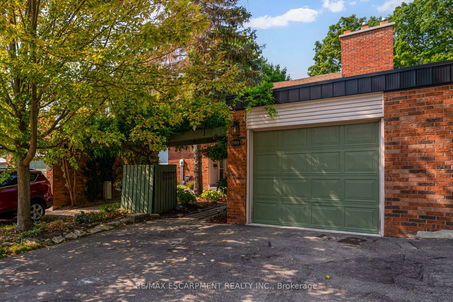 Photo 2 of Unit 5, 1560 Kerns Road, Burlington, Tyandaga — HOMEH