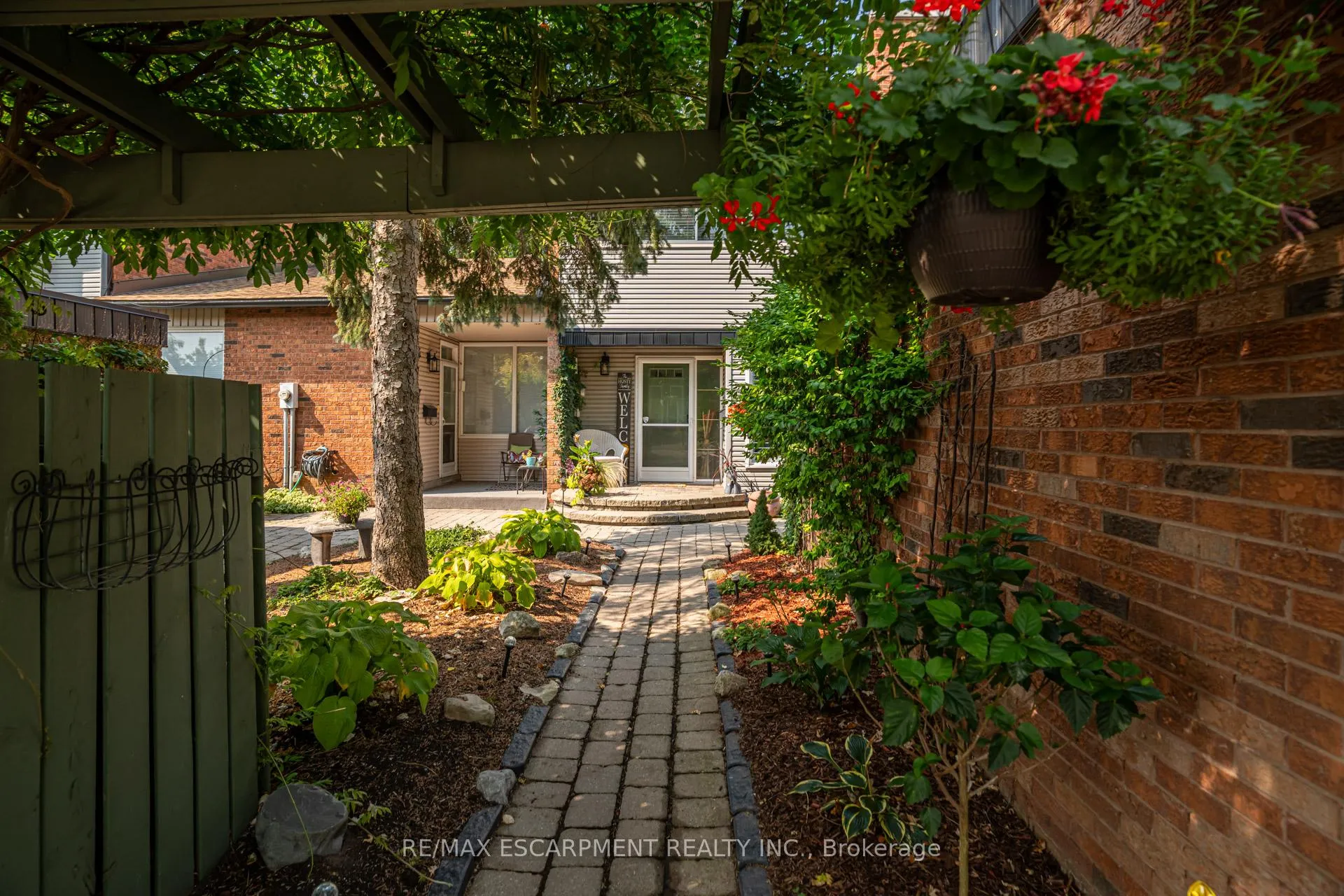 Photo 4 of Unit 5, 1560 Kerns Road, Burlington, Tyandaga — HOMEH